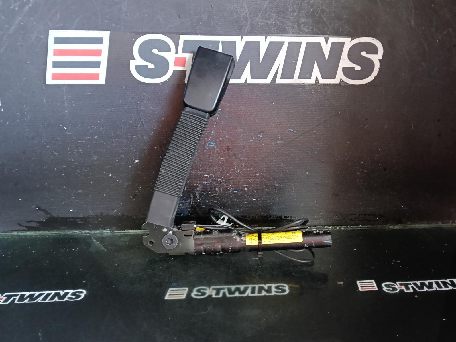 Used auto part listing image: 2011 HOLDEN COMMODORE SEAT BELT STALK LH FRONT, SEAT BELT STALK ONLY, VE, 08/06-05/13 0000422374