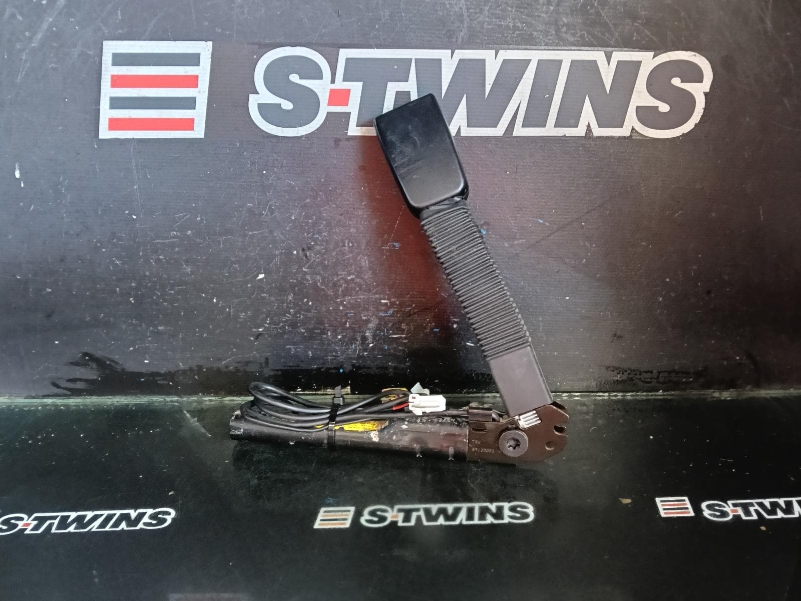 Used auto part listing image: 2011 HOLDEN COMMODORE SEAT BELT STALK RH FRONT, SEAT BELT STALK ONLY, VE, 08/06-05/13 0000422375
