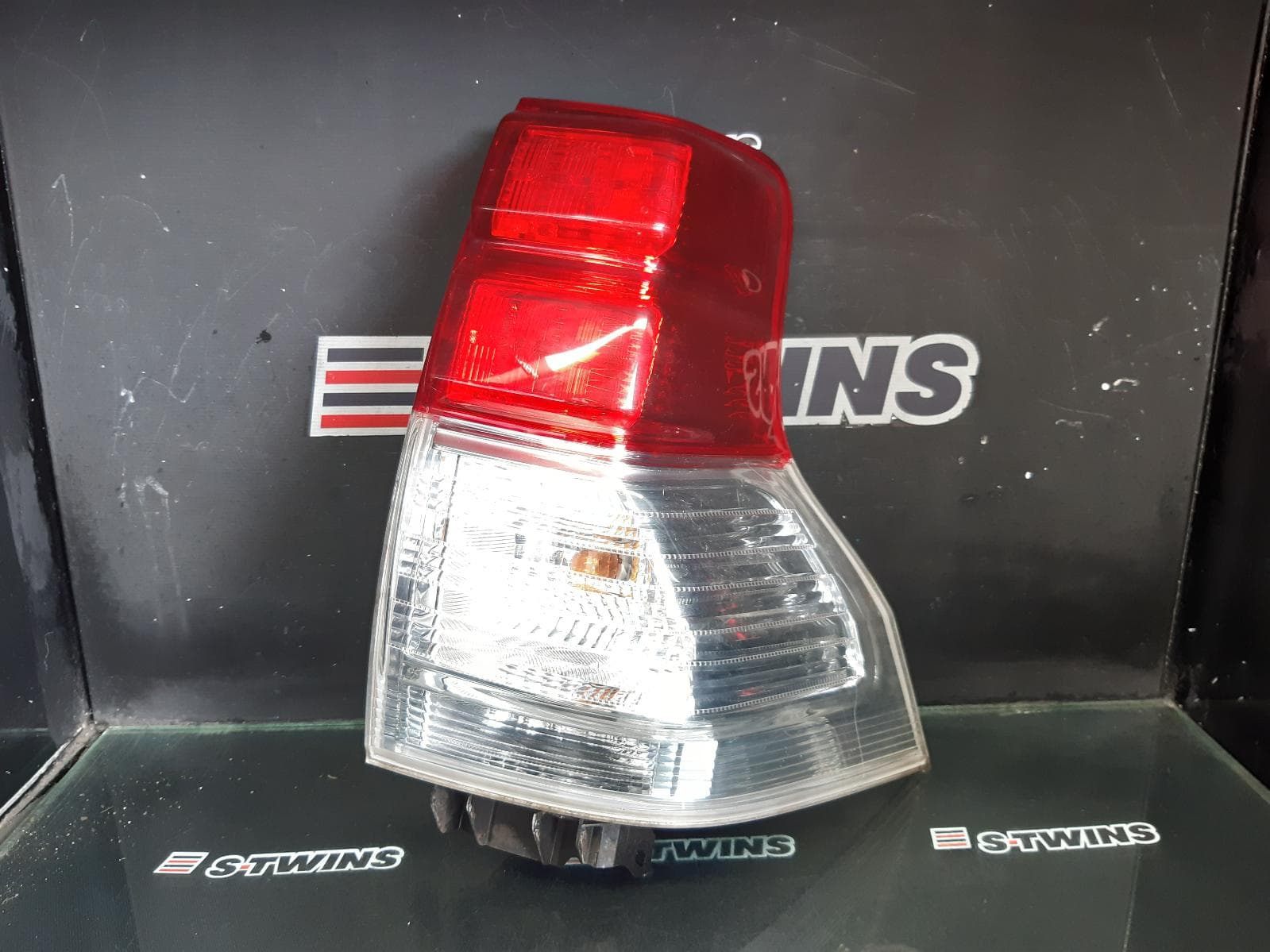 Used auto part listing image: 2010 TOYOTA PRADO RIGHT TAILLIGHT IN BODY, 150 SERIES, 08/09-07/13 0000351319