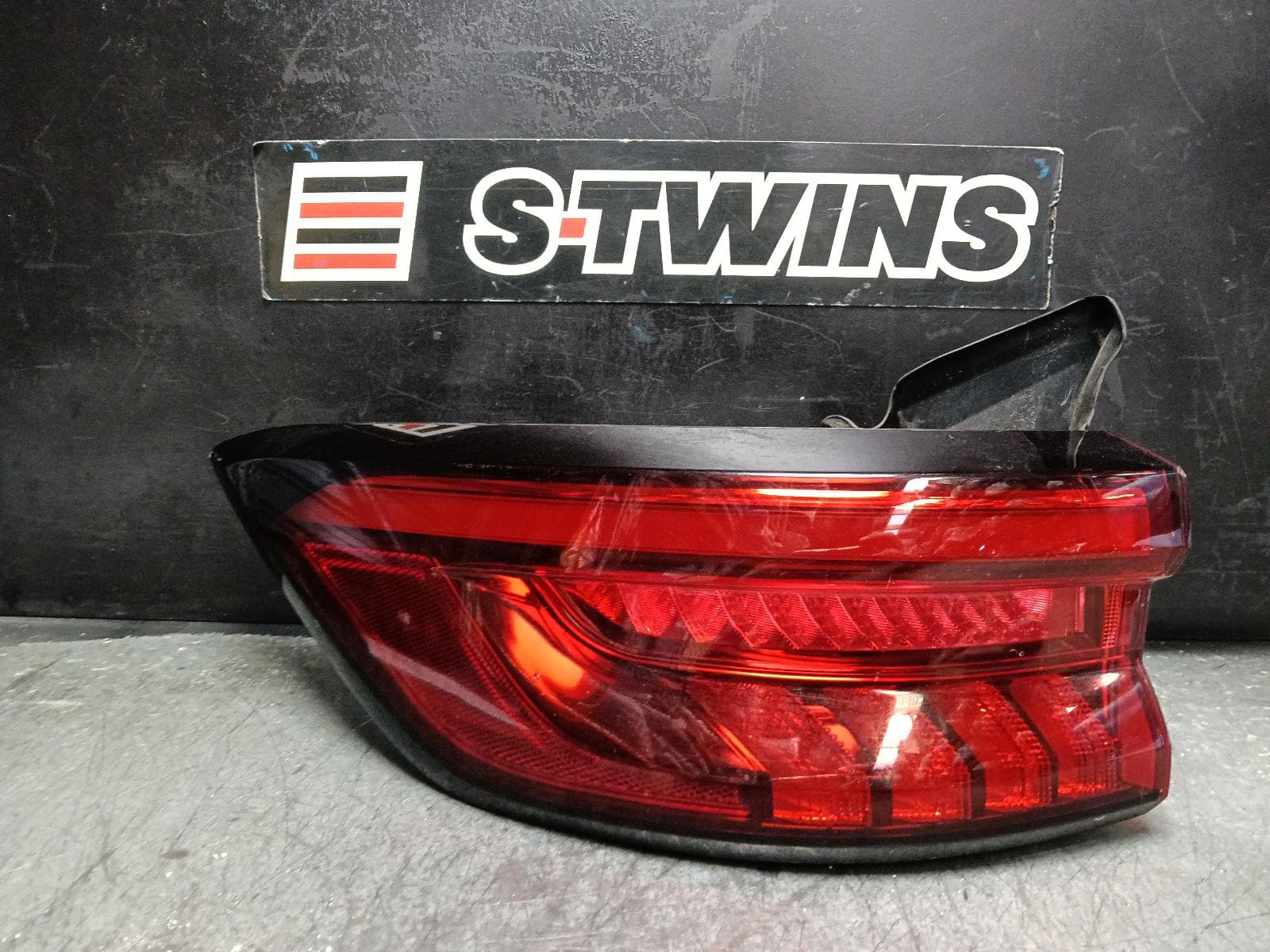 Used auto part listing image: 2023 HAVAL H6 LEFT TAILLIGHT B03, IN BODY, W/ LED, RED LENS TYPE, 04/22- 0000405036