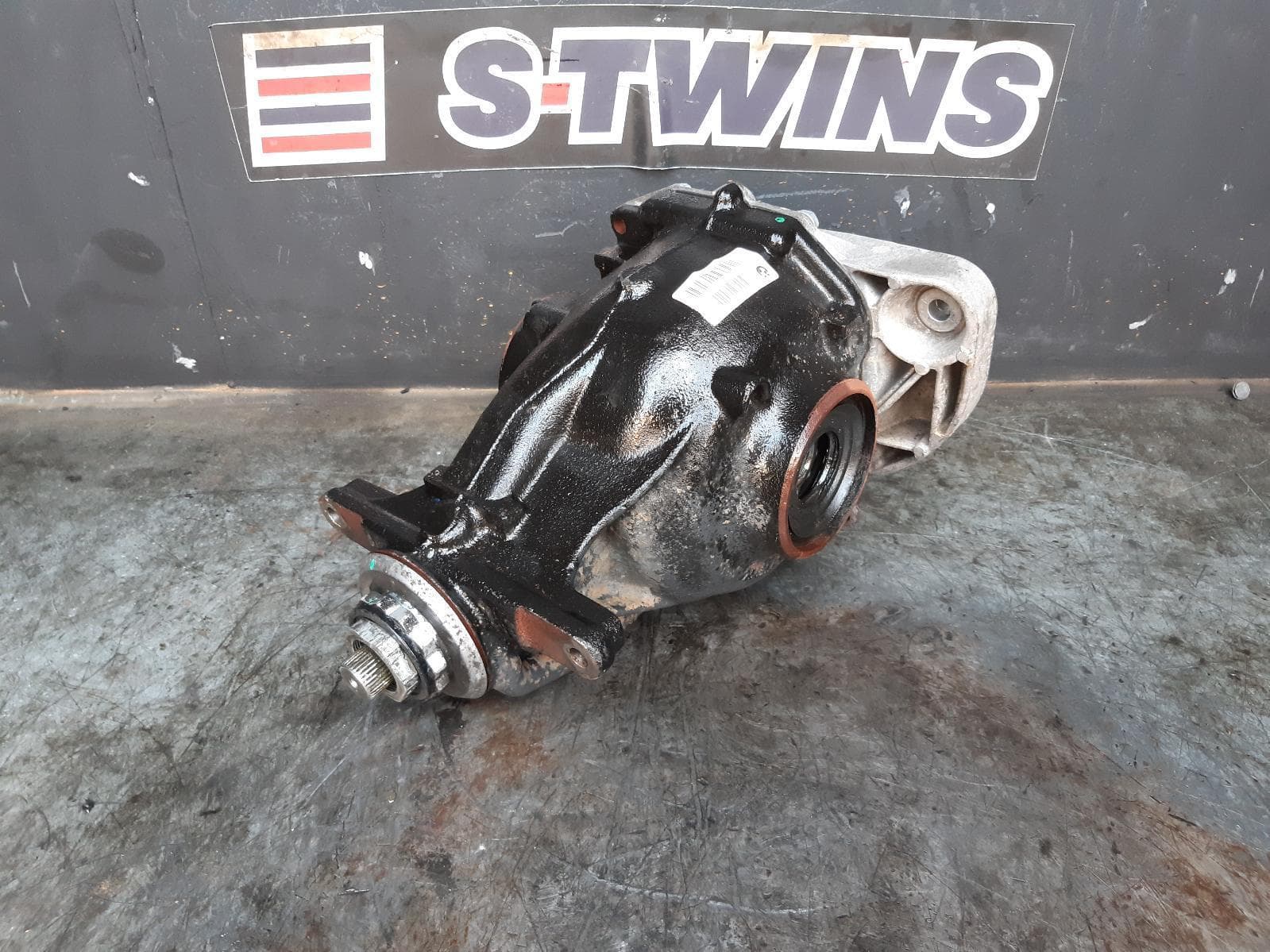 Used auto part listing image: 2011 BMW X5 DIFFERENTIAL CENTRE REAR, E70, M50d/x40d, 3.15 RATIO, 04/10-08/13 0000263586