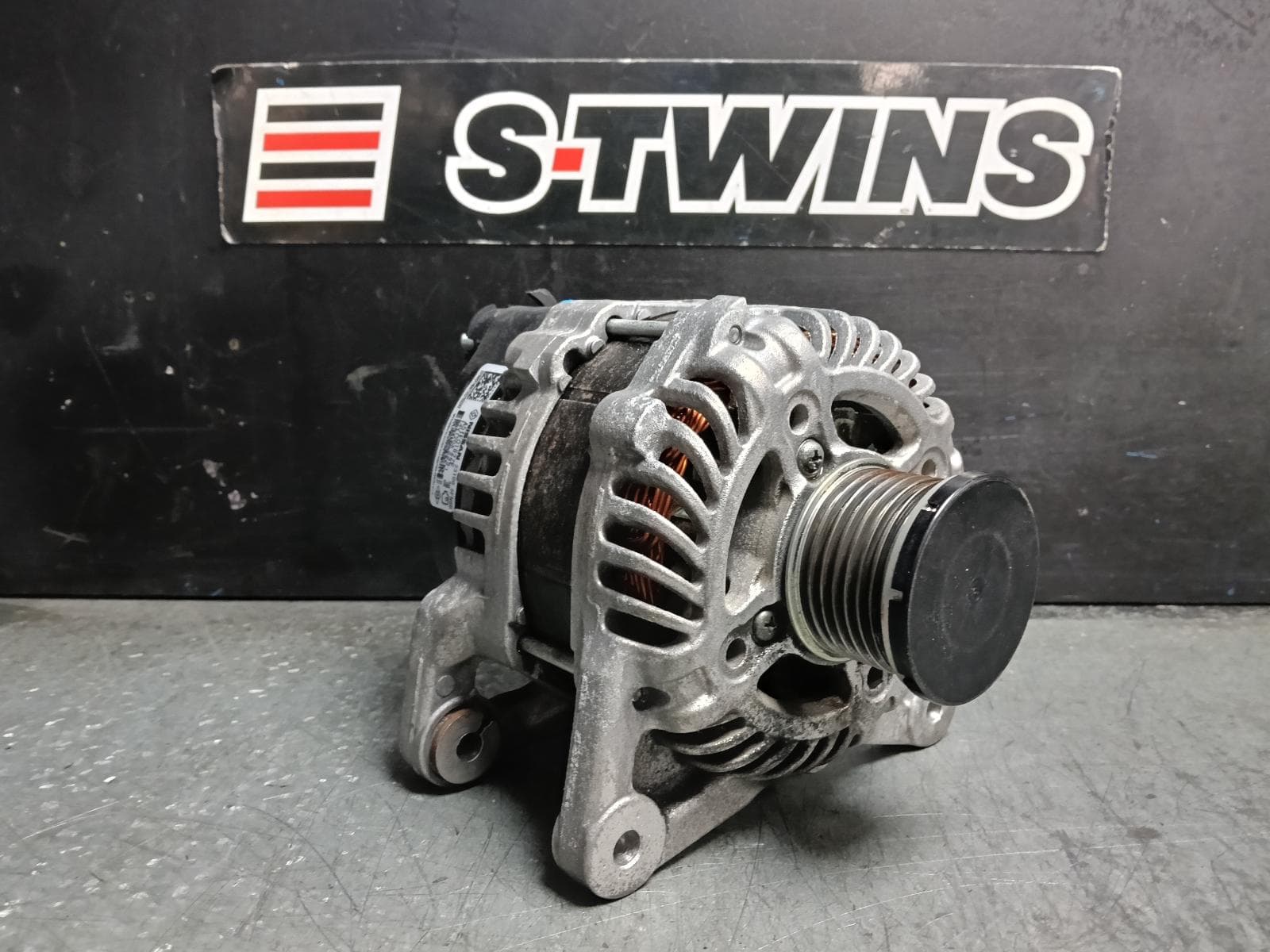 Used auto part listing image: 2022 RENAULT CAPTUR ALTERNATOR PETROL, 1.3, H5H CODE, TURBO, 120AMP, XJB, 01/21- 0000422757