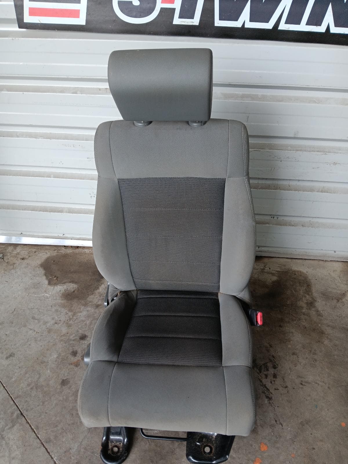 Used auto part listing image: 2010 JEEP WRANGLER FRONT SEAT RH FRONT, 4DR/2DR, JK, CLOTH, 12/06-07/18 0000364748