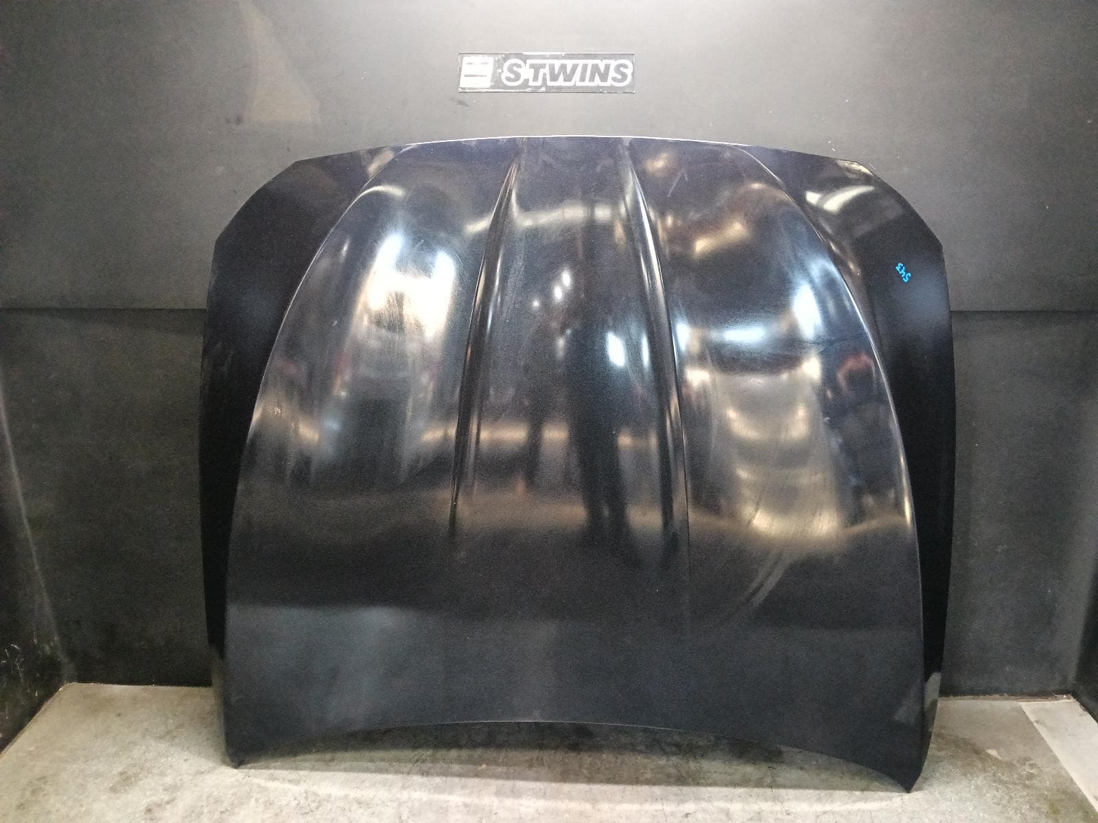 Used auto part listing image: 2013 BMW 5 SERIES BONNET F10/F11, 05/10-01/17 0000422959