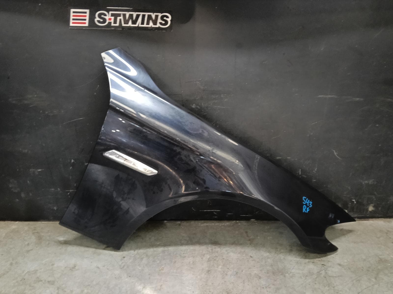 Used auto part listing image: 2013 BMW 5 SERIES RIGHT GUARD F10/F11, 05/10-01/17 0000422960