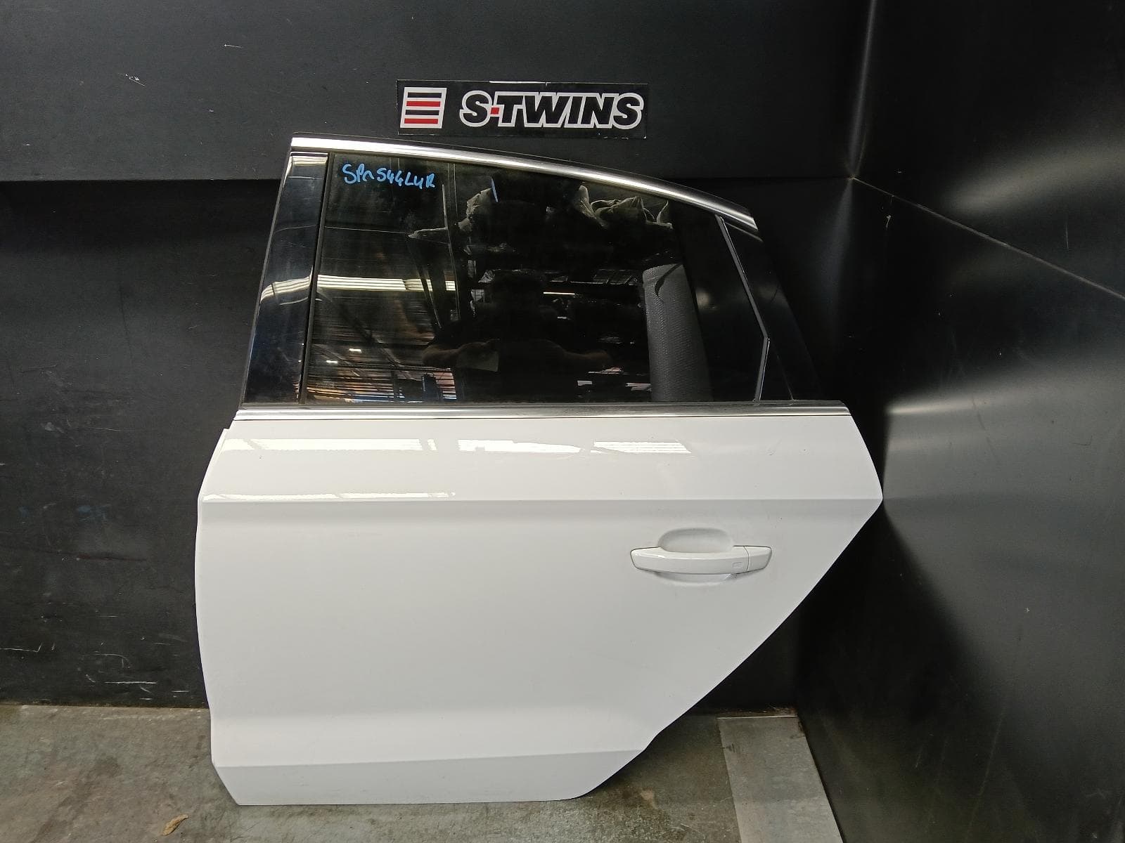 Used auto part listing image: 2017 AUDI A3 LEFT REAR DOOR SLIDING 8V, A3/S3/RS3, SEDAN, 11/13-10/20 0000422802