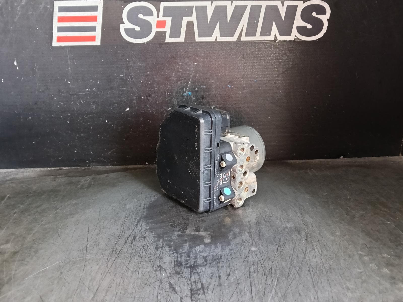 Used auto part listing image: 2014 ISUZU DMAX ABS PUMP MODULATOR P/N 8982324790, RC, 06/12-06/20 0000422848