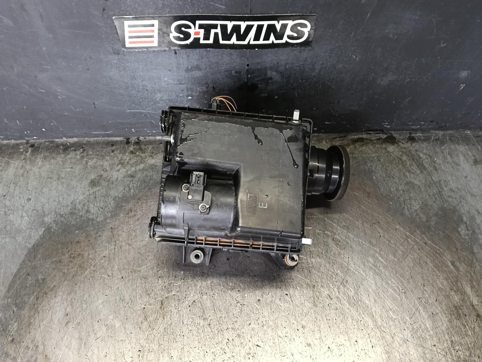 Used auto part listing image: 2014 ISUZU DMAX AIR CLEANER BOX AIR CLEANER, RC, 3.0, DIESEL, 05/12-10/16 0000422852