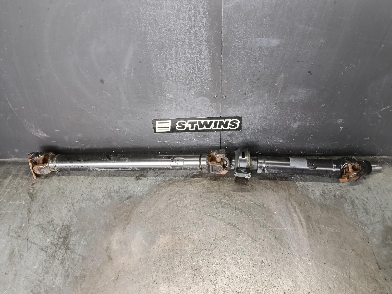 Used auto part listing image: 2014 ISUZU DMAX REAR PROP SHAFT MANUAL T/M, 4WD, RC, 05/12-08/14 0000422860