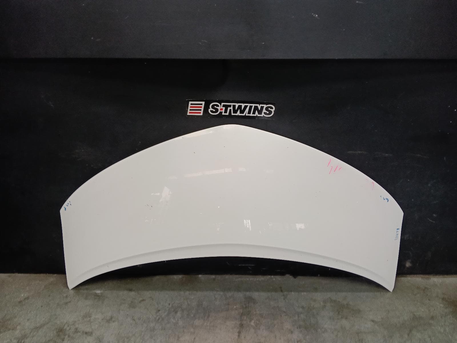 Used auto part listing image: 2017 TOYOTA TARAGO BONNET ACR50R/GSR50R, 01/06-06/20 0000422477