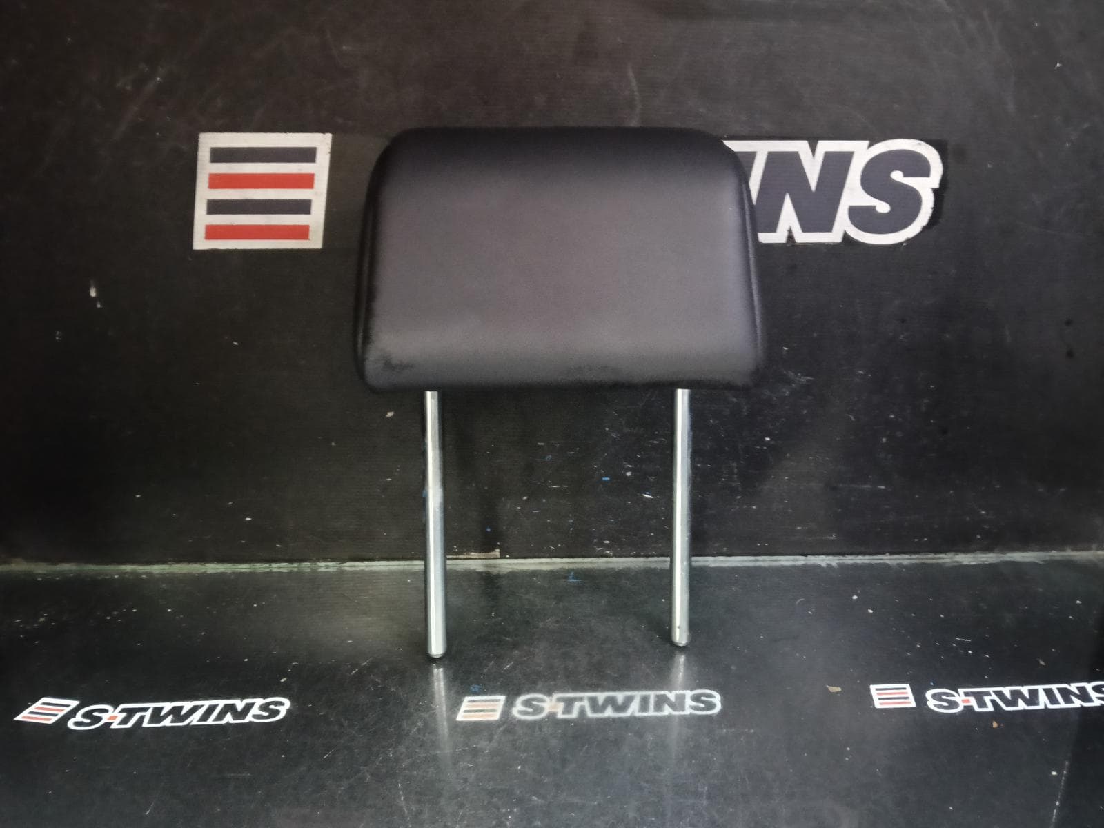 Used auto part listing image: 2010 NISSAN DUALIS HEADREST LH REAR 2ND ROW, LEATHER, J10, 10/07-05/14 0000422983
