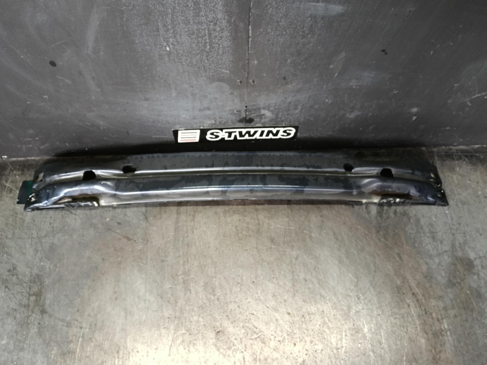Used auto part listing image: 2013 VOLVO S40 F BAR REINFORC BRACK REINFORCEMENT, M SERIES, 02/13- 0000422740