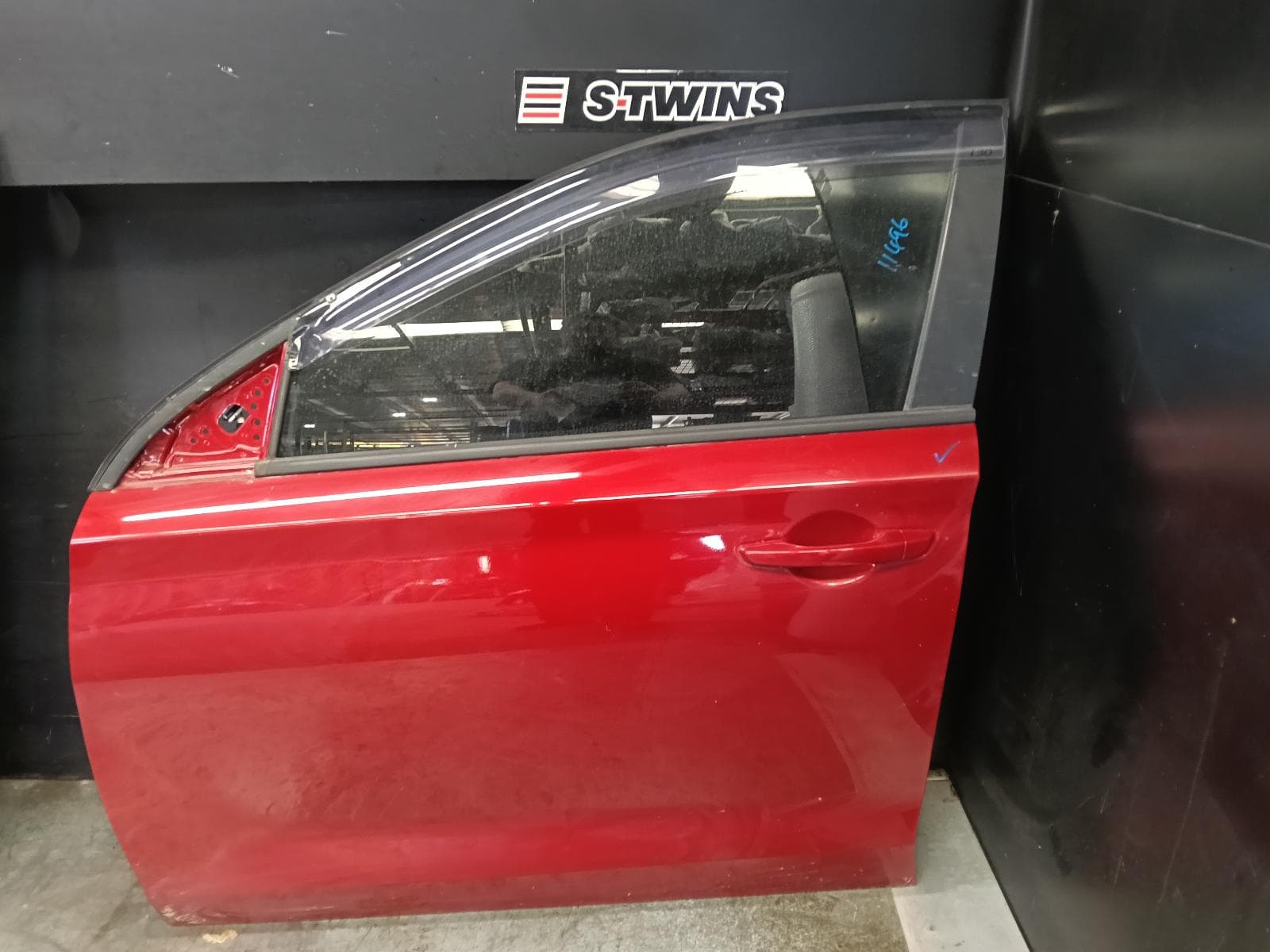 Used auto part listing image: 2019 HYUNDAI I30 LEFT FRONT DOOR PD, HATCH (S. KOREA VIN KMHH), 03/17-12/23 0000422804