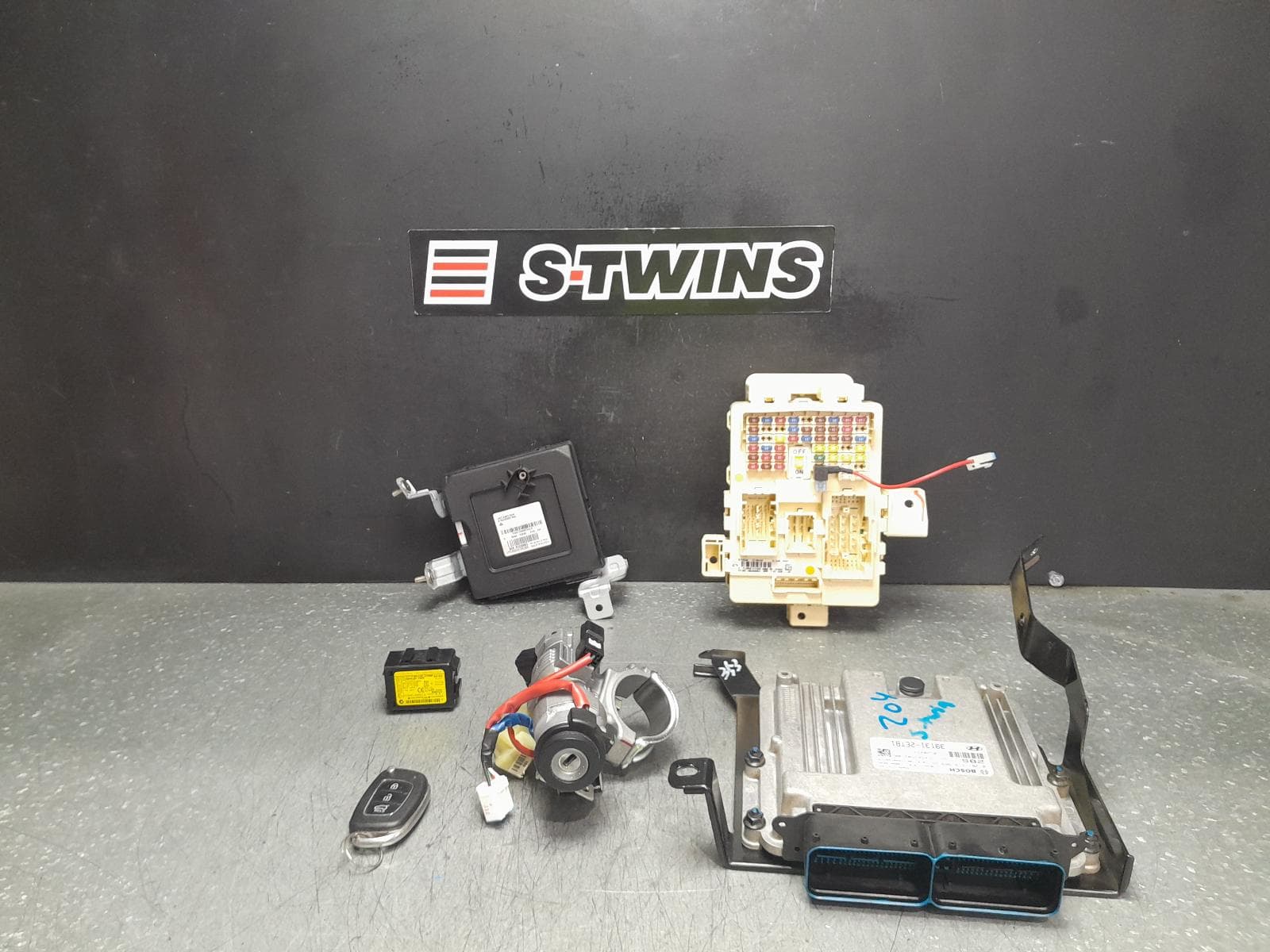 Used auto part listing image: 2018 HYUNDAI TUCSON ENGINE ECU, 2.0, G4NC, PETROL, SEC SET (ECU/IMM/READER/KEY), TL, 06/15-01/21 0000360054