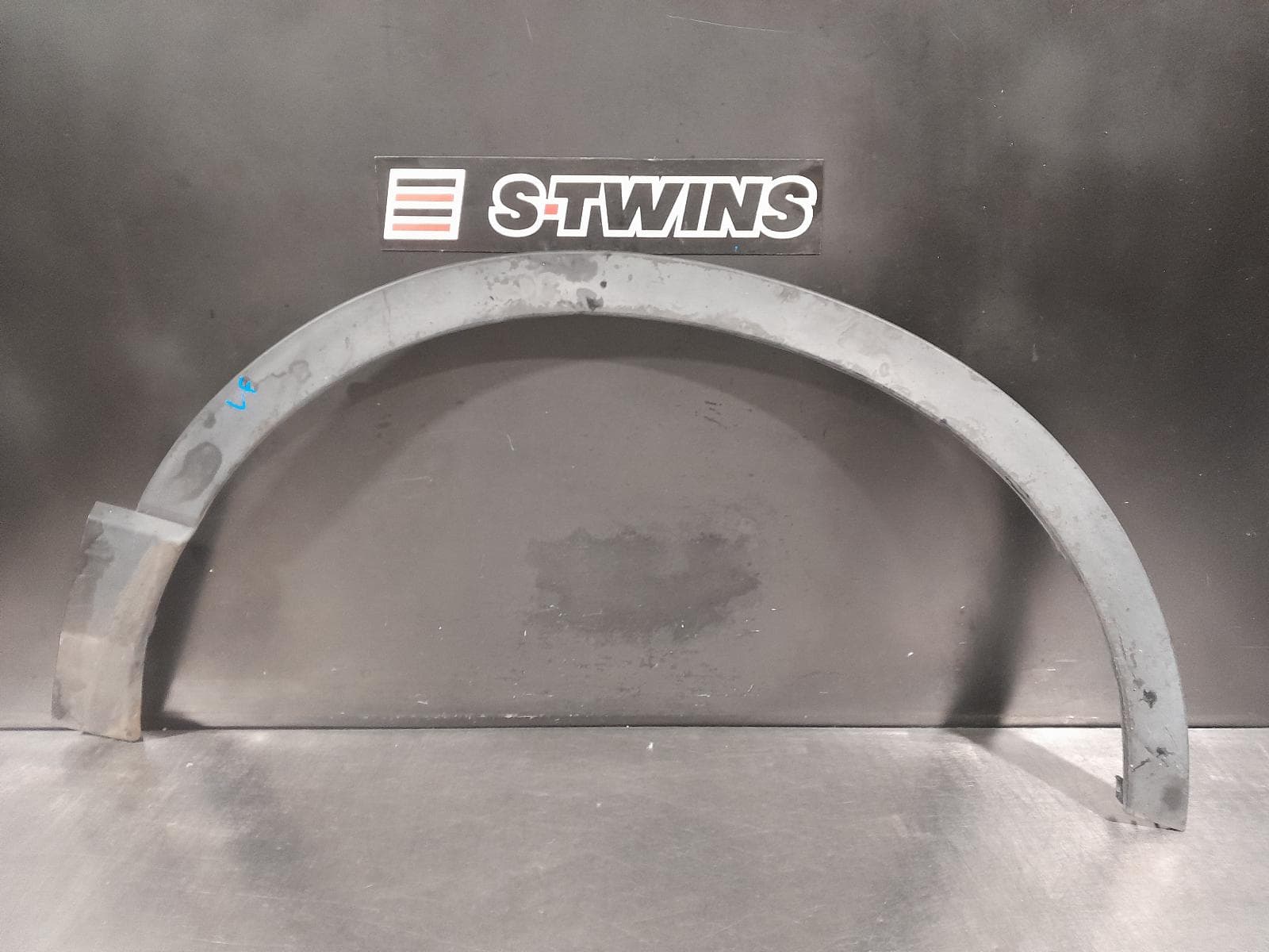 Used auto part listing image: 2020 HONDA CRV WHEEL ARCH FLARE RH FRONT, RW, 05/17-08/23 0000302953