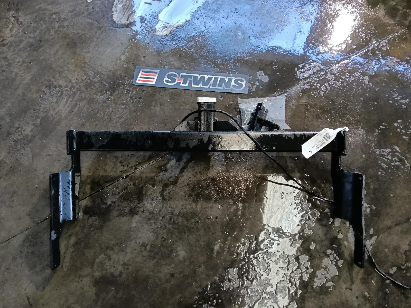 Used auto part listing image: 2013 MAZDA CX5 TOWBAR KE, 02/12-01/17 0000423323