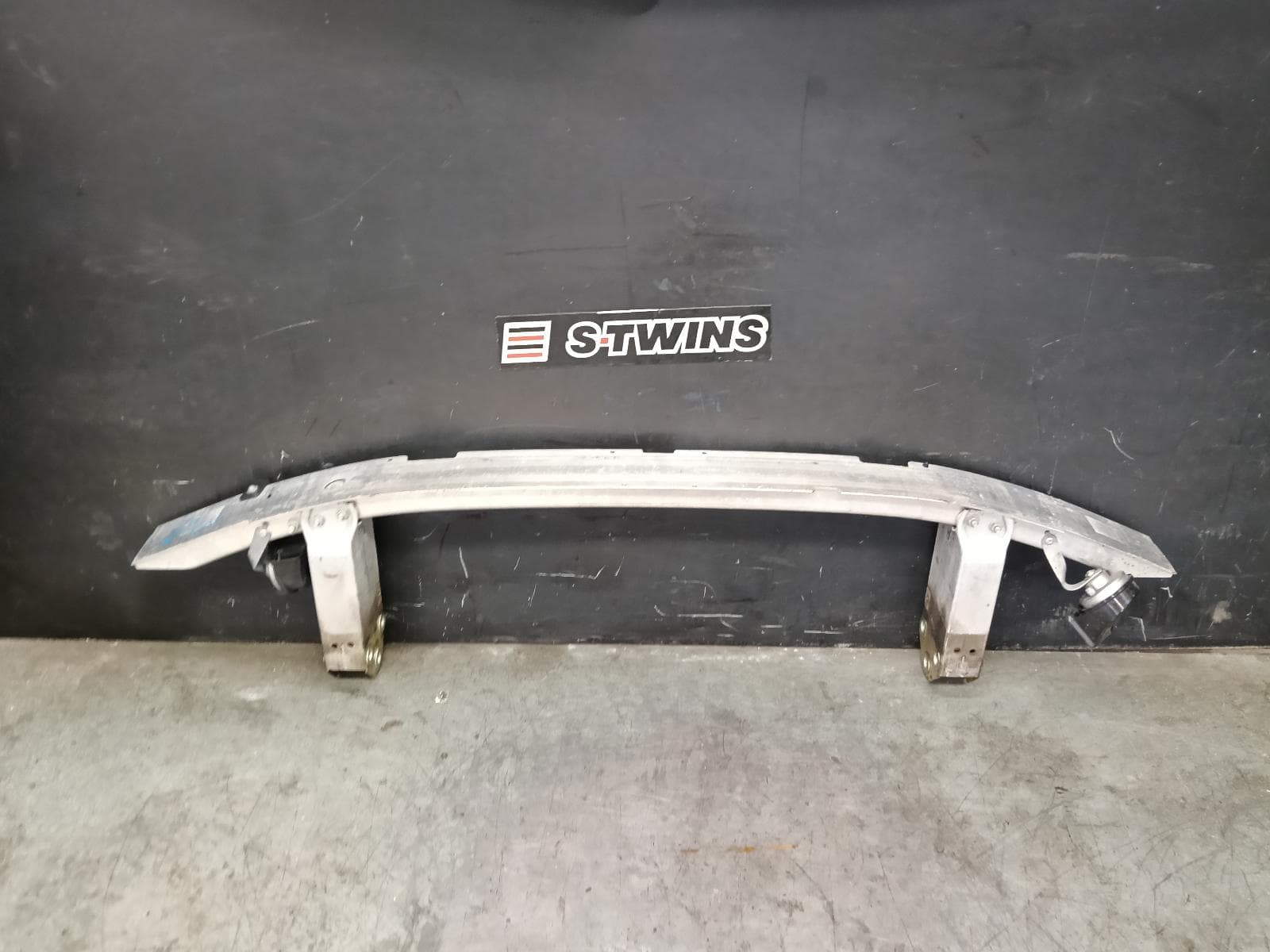 Used auto part listing image: 2013 BMW 5 SERIES F BAR REINFORC BRACK REINFORCEMENT, F10/F11, SEDAN/WAGON, 05/10-01/17 0000423056