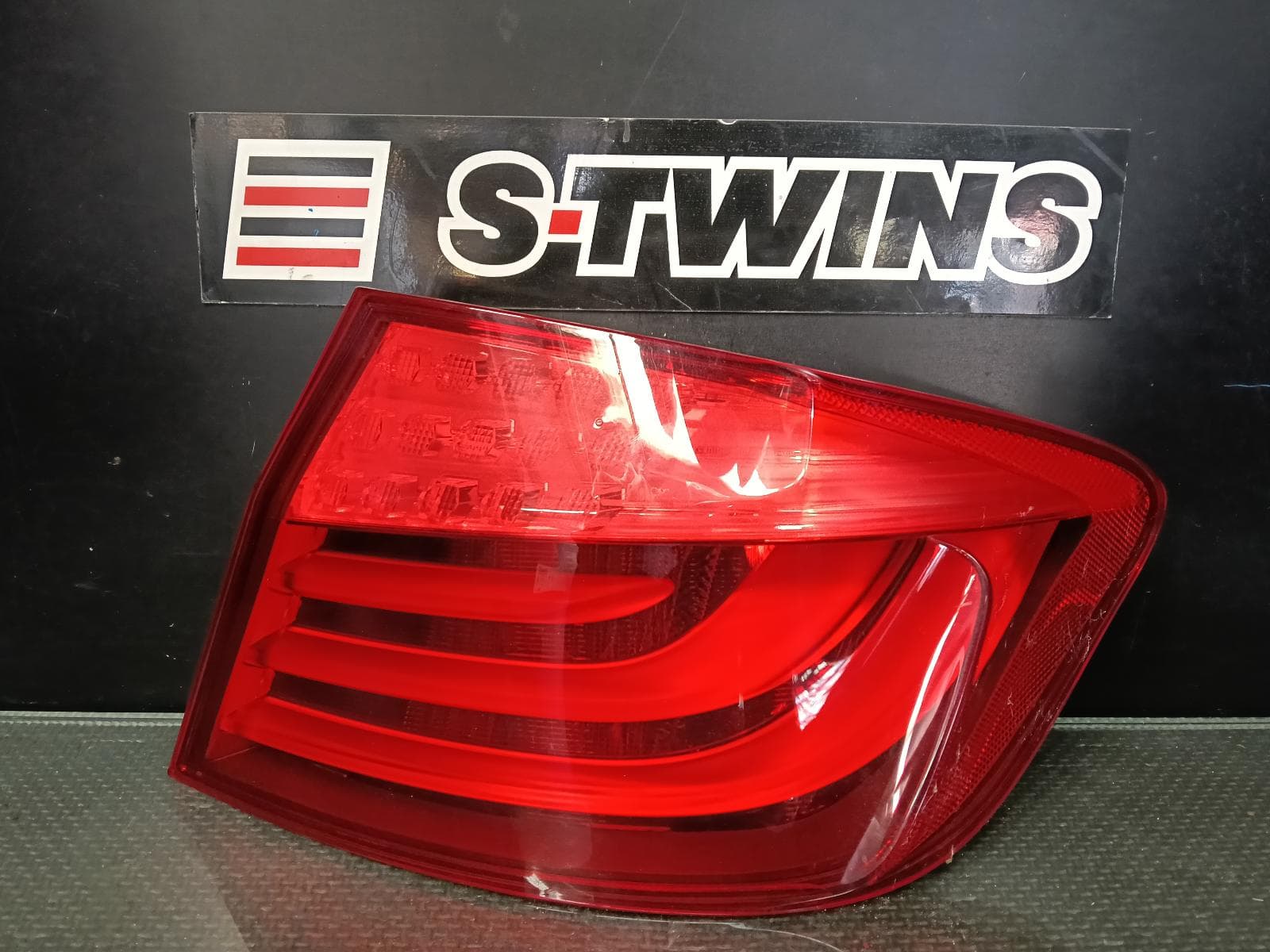 Used auto part listing image: 2013 BMW 5 SERIES RIGHT TAILLIGHT F10, SEDAN, 05/10-07/13 0000423060