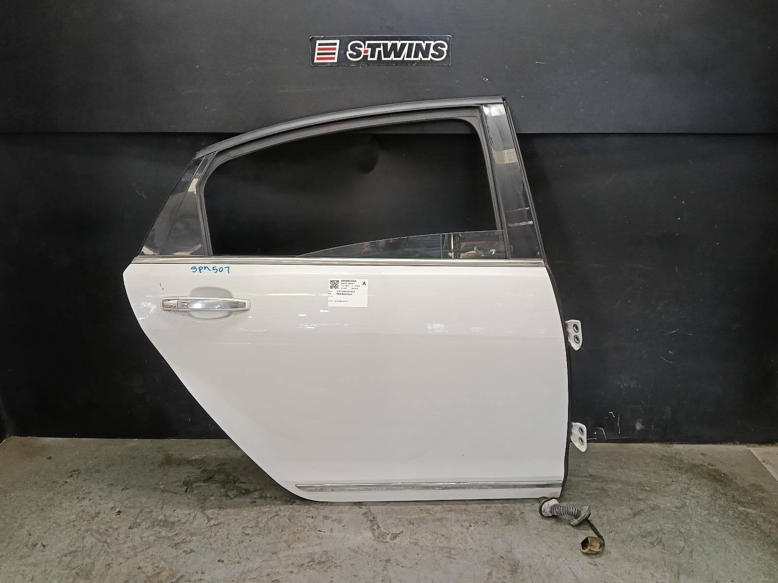 Used auto part listing image: 2014 HOLDEN STATESMAN/CAPRICE RIGHT REAR DOOR SLIDING WN, CAPRICE, 05/13-12/17 0000423264
