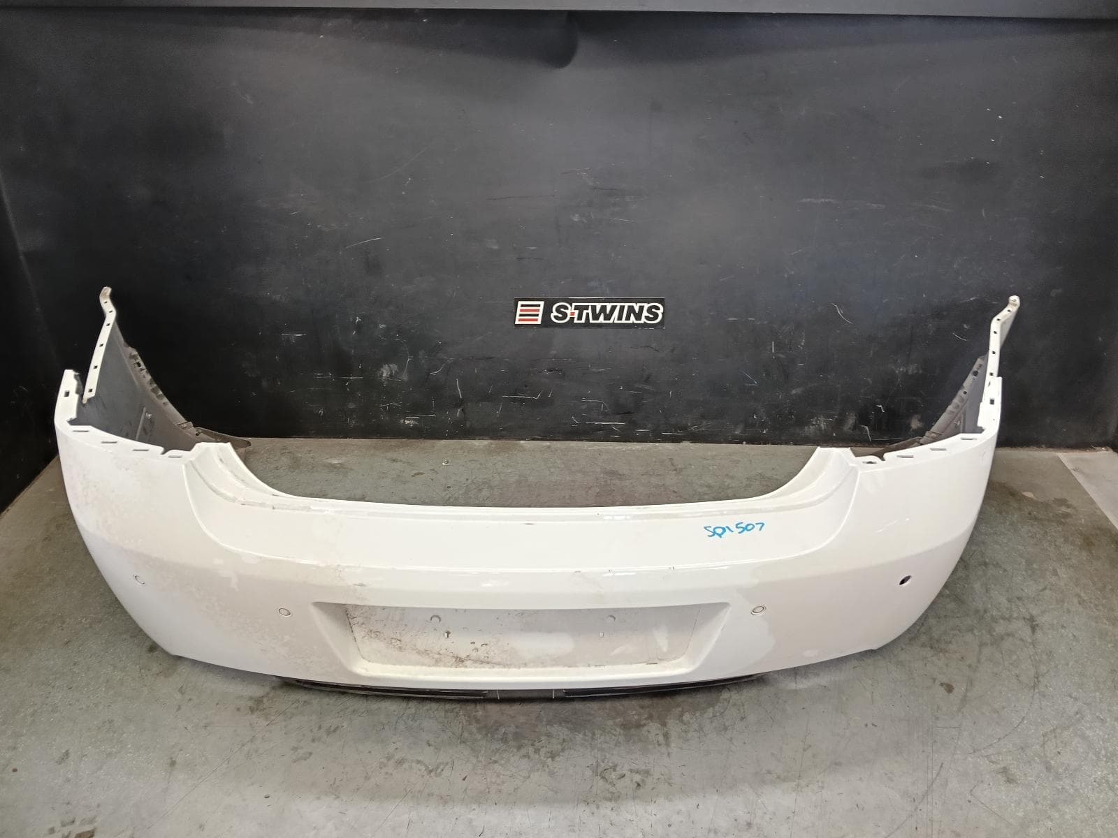 Used auto part listing image: 2014 HOLDEN STATESMAN/CAPRICE REAR BUMPER WN, CAPRICE, 05/13-12/17 0000423268