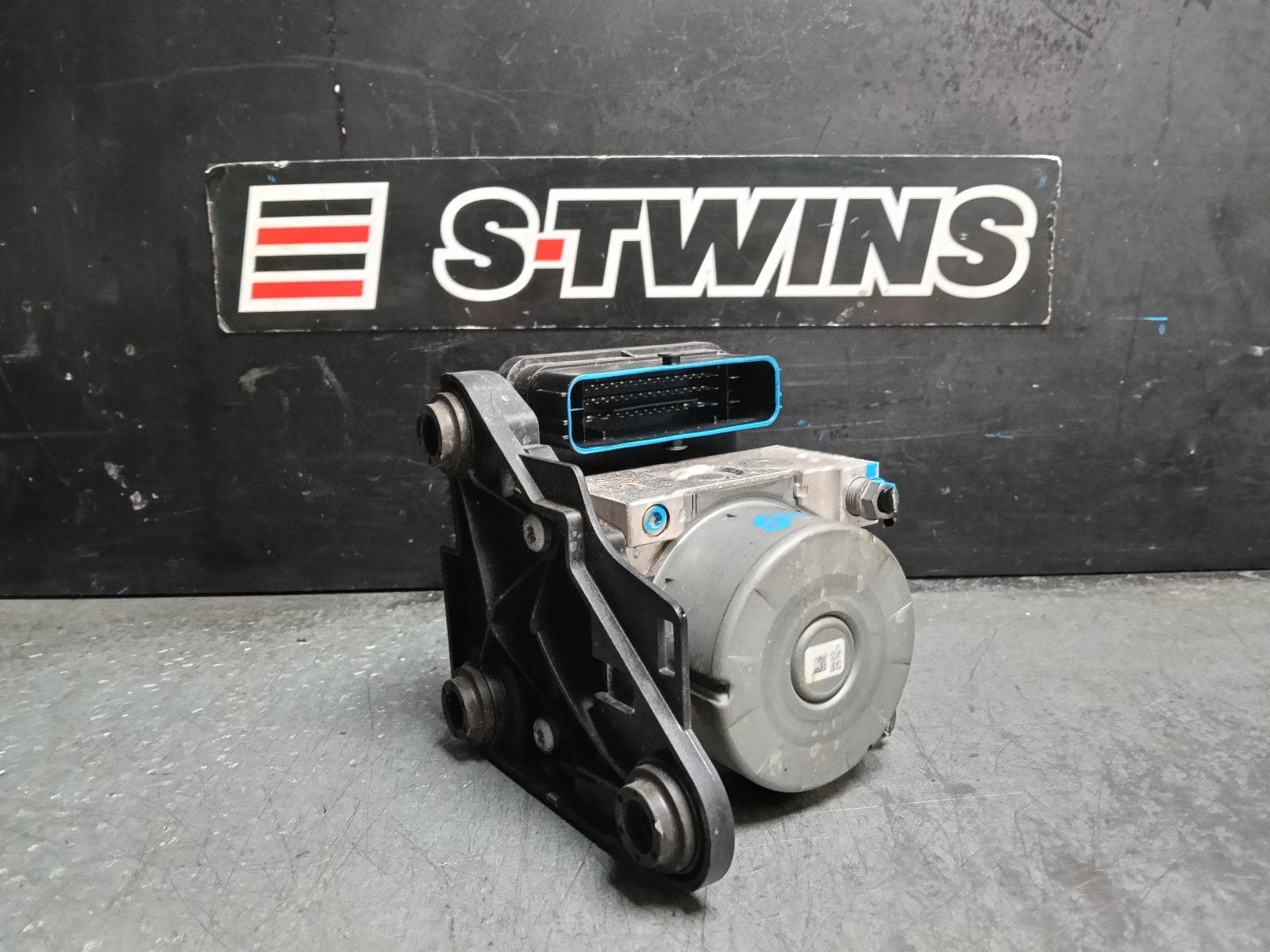 Used auto part listing image: 2017 AUDI A3 ABS PUMP MODULATOR 8V, P/N 5Q0614517CG, 03/13-10/20 0000423159