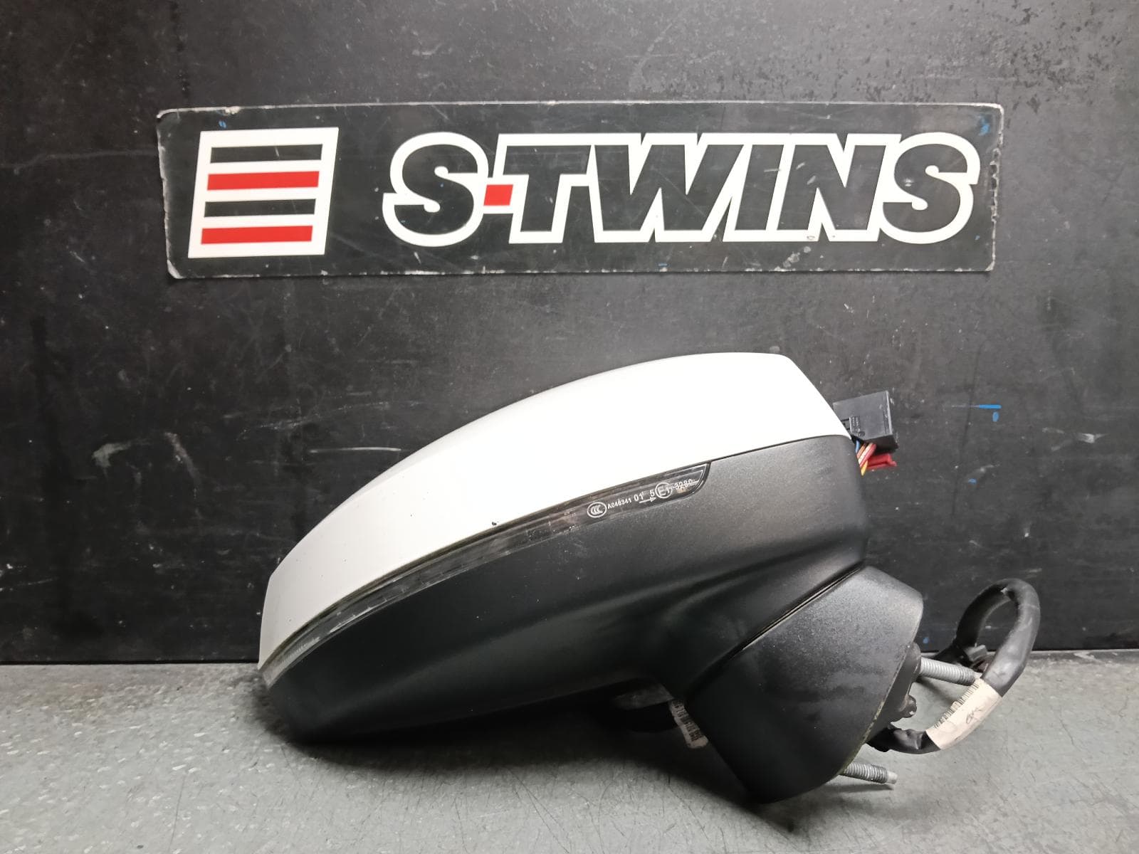 Used auto part listing image: 2017 AUDI A3 RIGHT DOOR MIRROR 8V, S3, SEDAN, POWER FOLD, NON LANE CHANGE ASSIST TYPE (6XK/7Y0), 11/13-10/20 0000423163