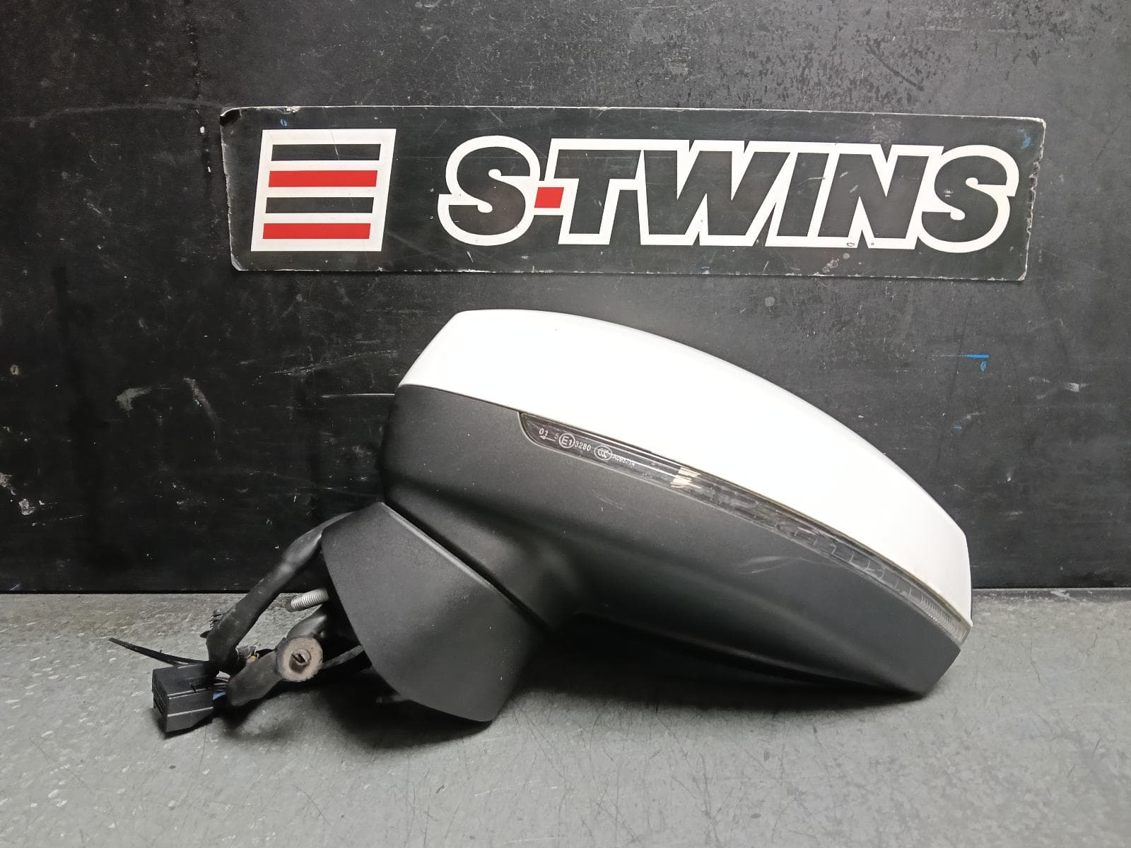 Used auto part listing image: 2017 AUDI A3 LEFT DOOR MIRROR 8V, A3, SEDAN, POWER FOLD, NON LANE CHANGE ASSIST TYPE (6XK/7Y0), 05/16-10/20 0000423164