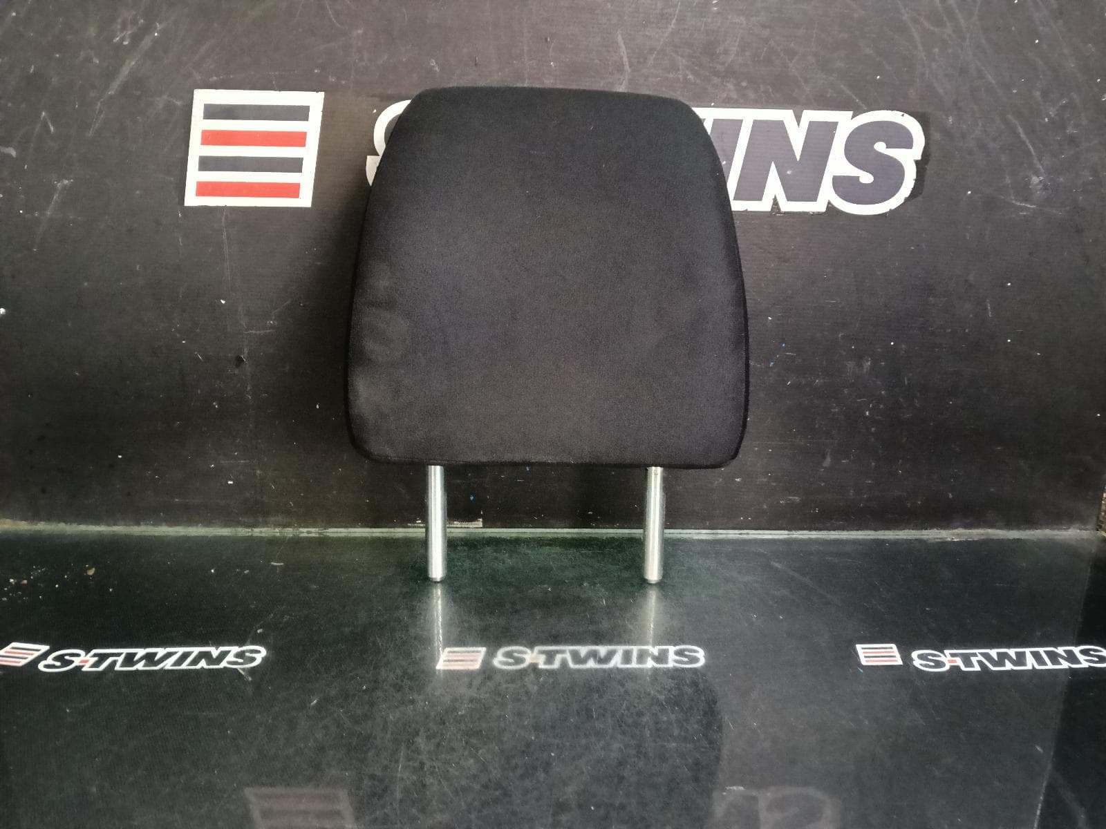 Used auto part listing image: 2019 NISSAN NAVARA HEADREST RH REAR, CLOTH, BLACK, NP300, NON WARRIOR TYPE, 04/15- 0000399151