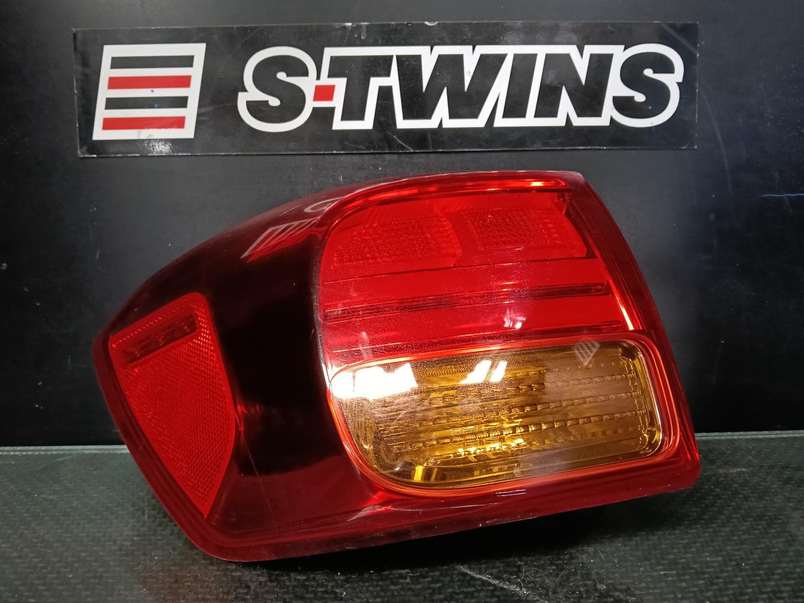 Used auto part listing image: 2017 KIA CARNIVAL/GRAND CARNIVAL LEFT TAILLIGHT YP, LED TYPE, 12/14-04/18 0000423179