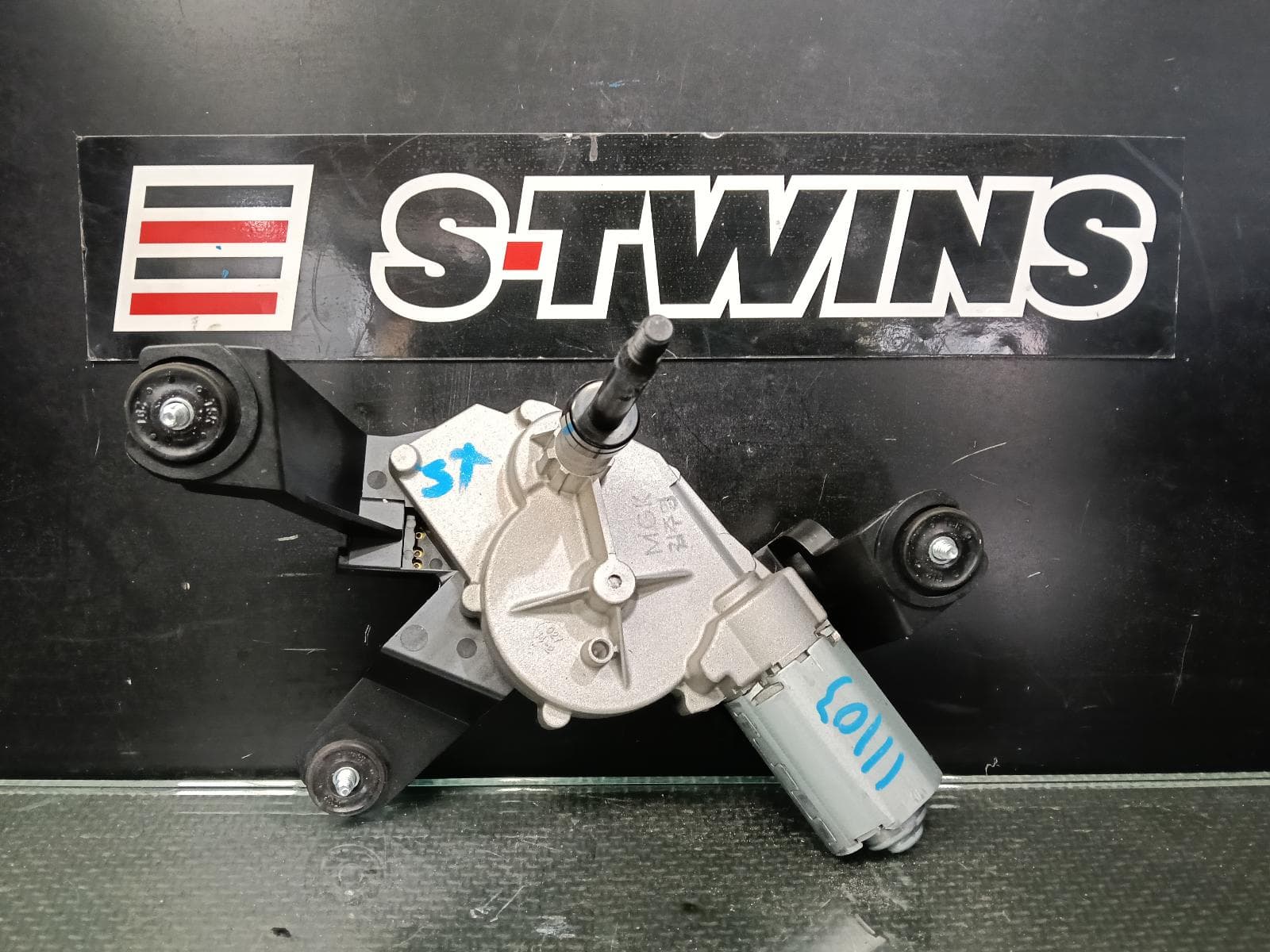 Used auto part listing image: 2017 KIA CARNIVAL/GRAND CARNIVAL WIPER MOTOR TAILGATE, YP, 12/14-10/20 0000423182