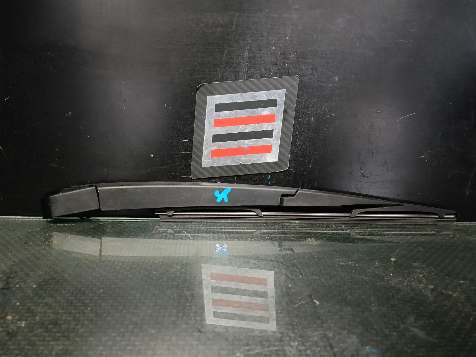 Used auto part listing image: 2017 KIA CARNIVAL/GRAND CARNIVAL WIPER ARM TAILGATE, YP, 02/15-YP, 12/14-10/20 0000423183