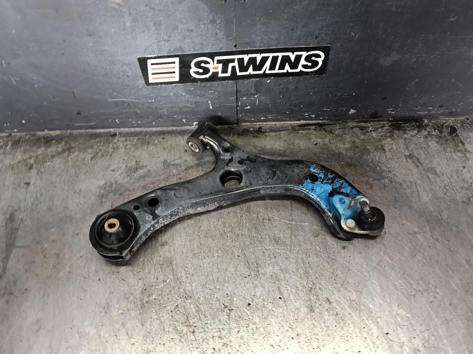 Used auto part listing image: 2018 TOYOTA COROLLA RIGHT FRONT LOWER CONTROL ARM E210, 07/18- 0000423137