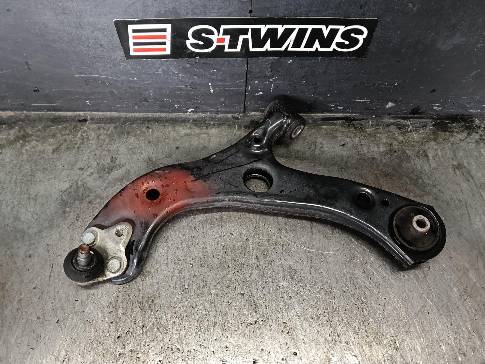 Used auto part listing image: 2018 TOYOTA COROLLA LEFT FRONT LOWER CONTROL ARM E210, 07/18- 0000423140