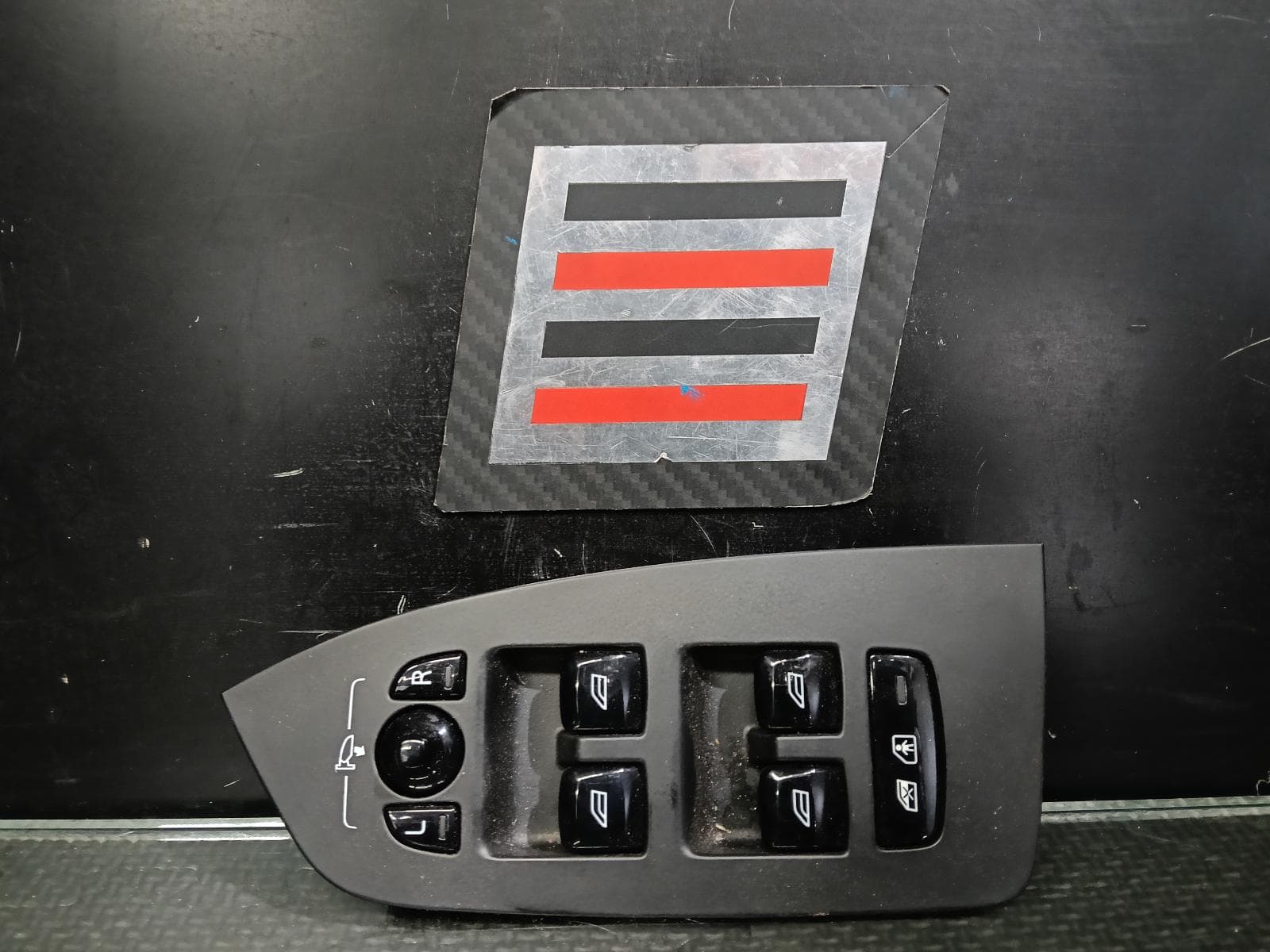 Used auto part listing image: 2018 VOLVO XC90 PWR DR WIND SWITCH RH FRONT (MASTER SWITCH), Mk2, 04/15- 0000423110