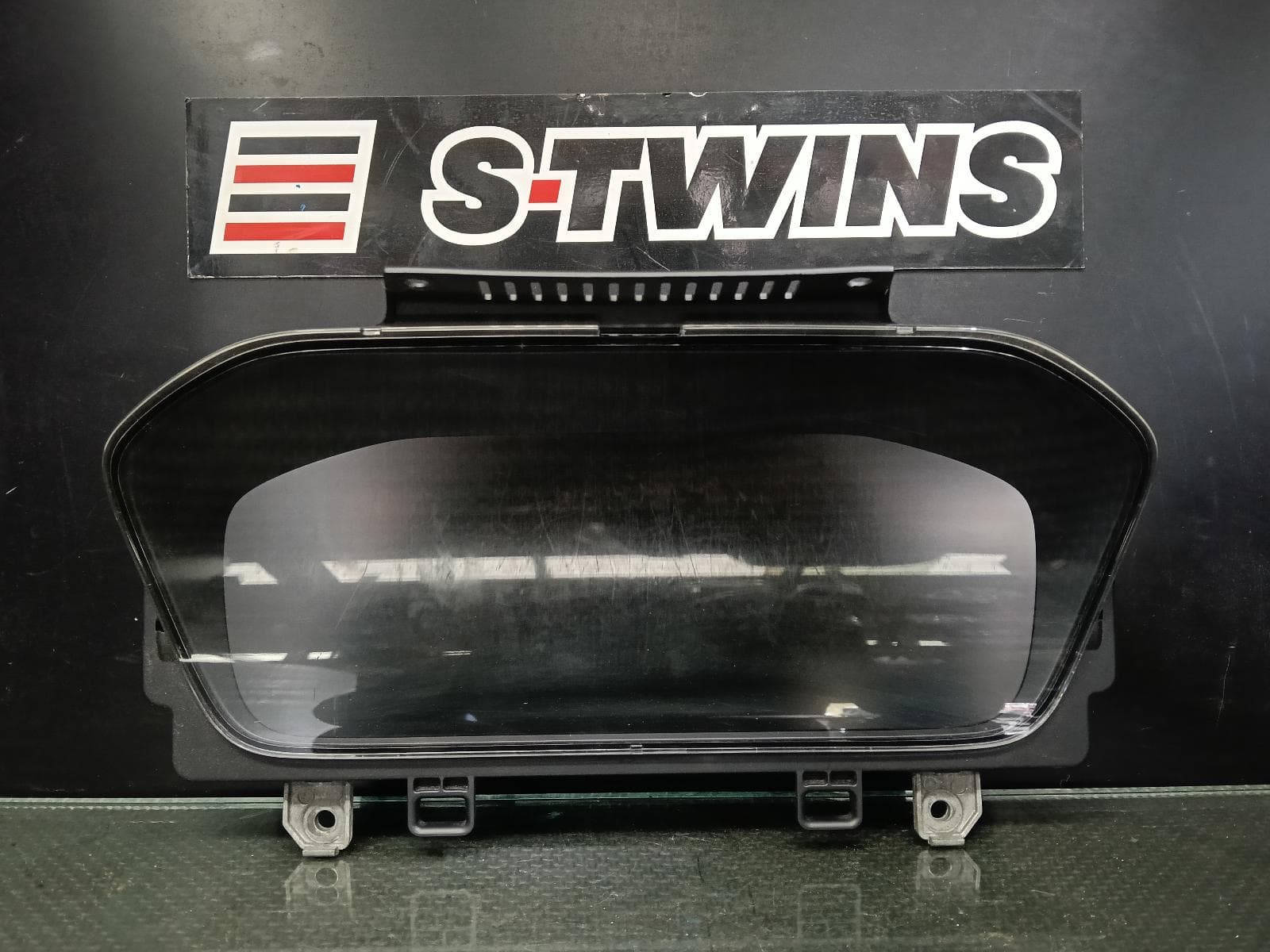 Used auto part listing image: 2018 VOLVO XC90 INSTRUMENTCLUSTER DIESEL, AUTO T/M, Mk2, 04/15-07/21 0000423122