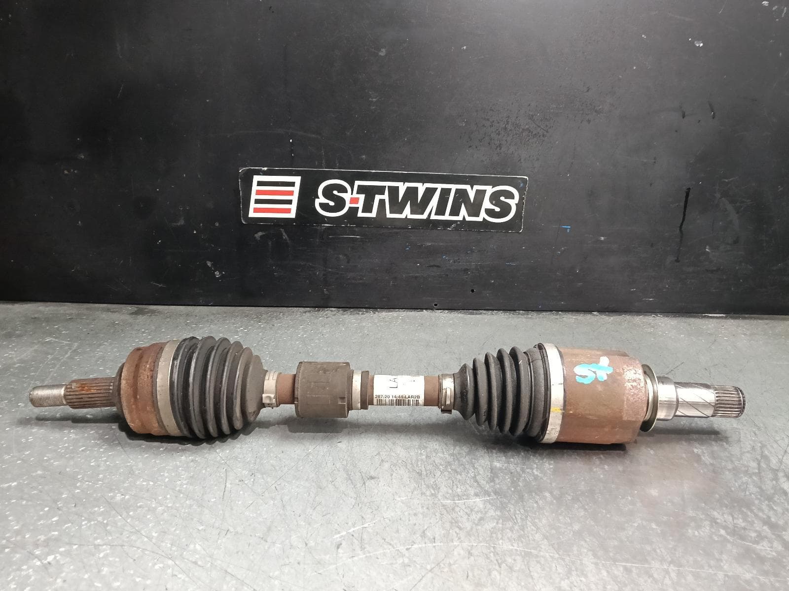 Used auto part listing image: 2020 NISSAN JUKE LEFT DRIVESHAFT F16, 03/20- 0000423079