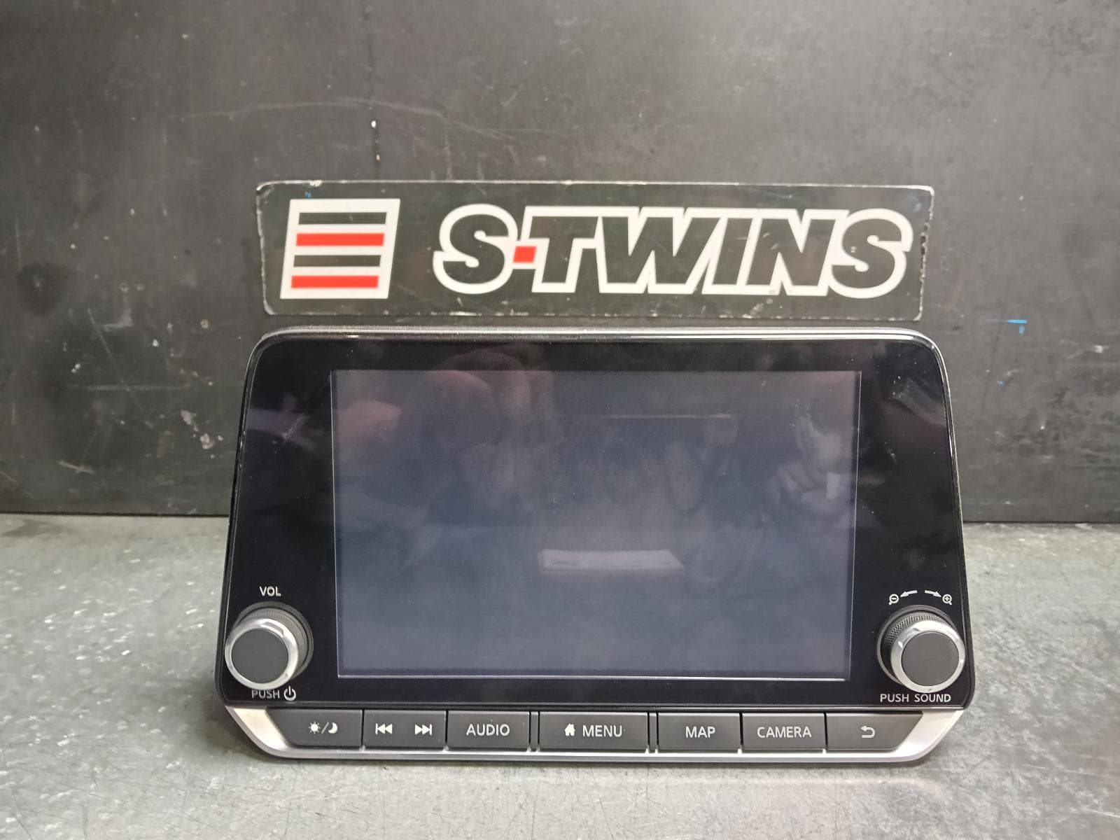 Used auto part listing image: 2020 NISSAN JUKE DISPLAY UNIT, 8IN TOUCHSCREEN, F16, 03/20-05/24 0000423080