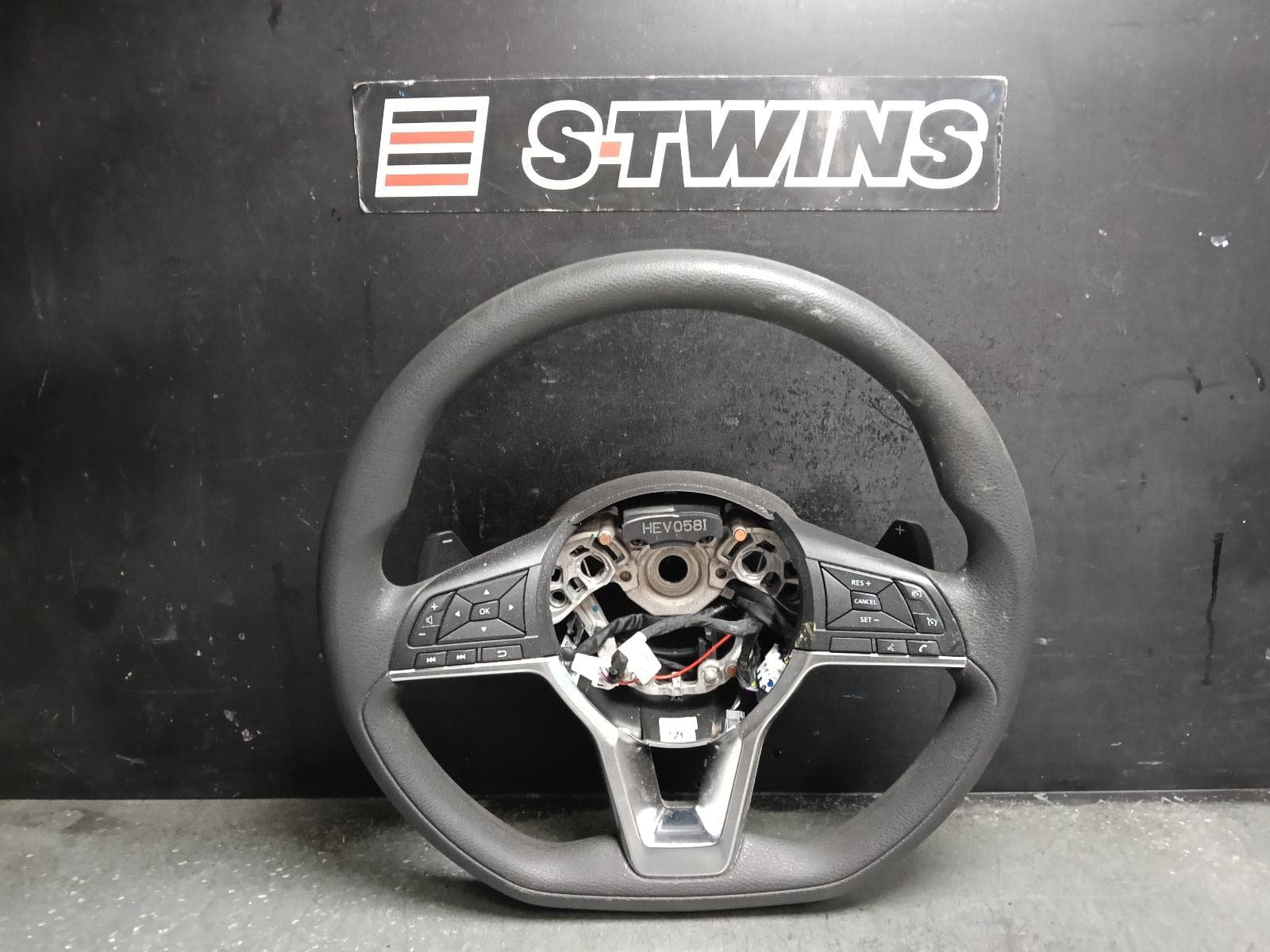 Used auto part listing image: 2020 NISSAN JUKE STEERING WHEEL F16, 03/20- 0000423153