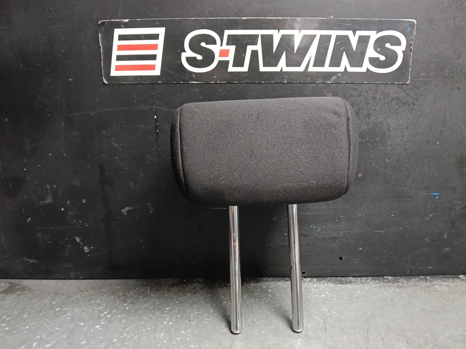 Used auto part listing image: 2020 NISSAN JUKE HEADREST F16, 03/20- 0000423082