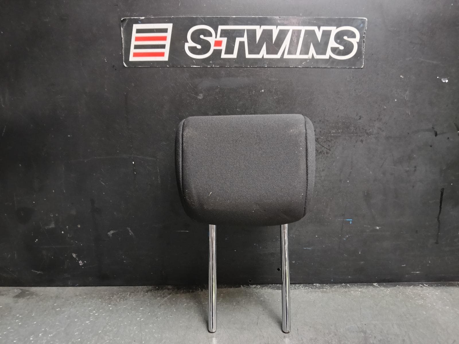 Used auto part listing image: 2020 NISSAN JUKE HEADREST F16, 03/20- 0000423084