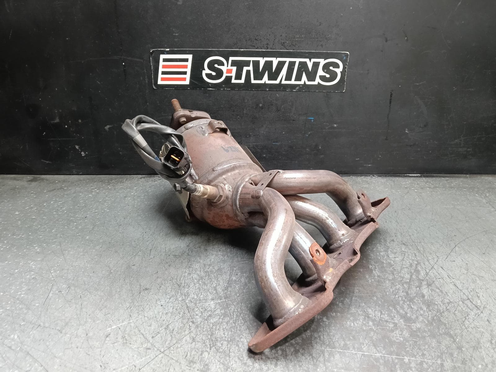 Used auto part listing image: 2015 HYUNDAI ACCENT CATALYTIC CONVERTER MANIFOLD-CAT TYPE, 1.6, G4FC, PETROL, RB, 05/11-05/15 (AUS ONLY) 0000423207