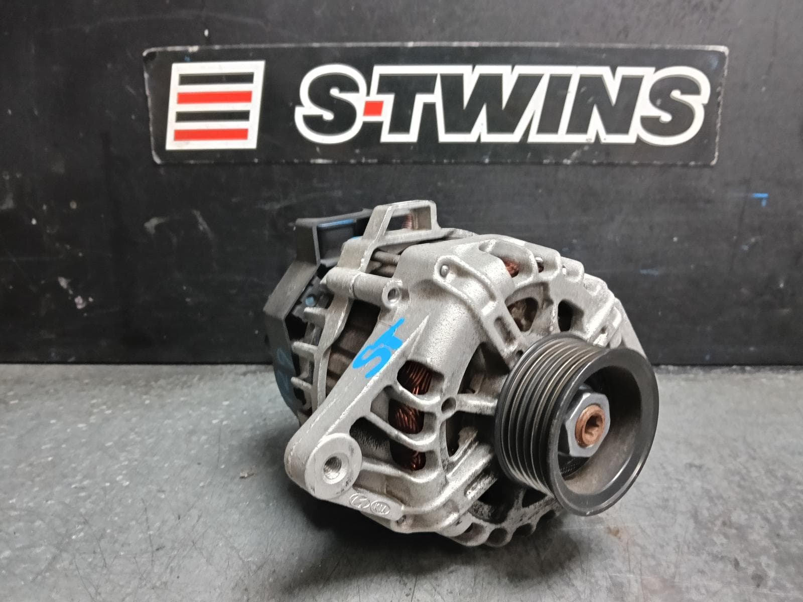 Used auto part listing image: 2015 HYUNDAI ACCENT ALTERNATOR PETROL, 1.6, G4FC, 3 PIN TYPE, RB, 05/11-05/15 (AUS ONLY) 0000423208