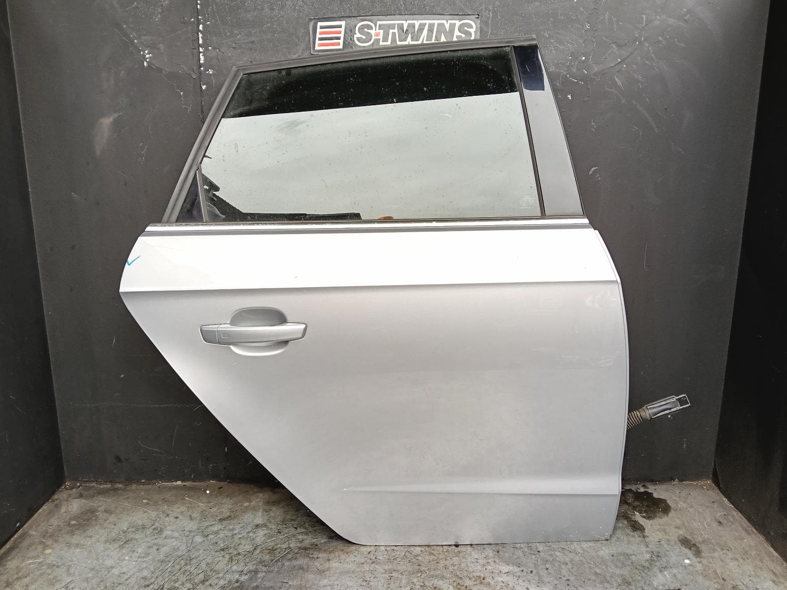 Used auto part listing image: 2016 AUDI A3 RIGHT REAR DOOR SLIDING 8V, A3/S3/RS3, HATCH, 03/13-10/20 0000423150