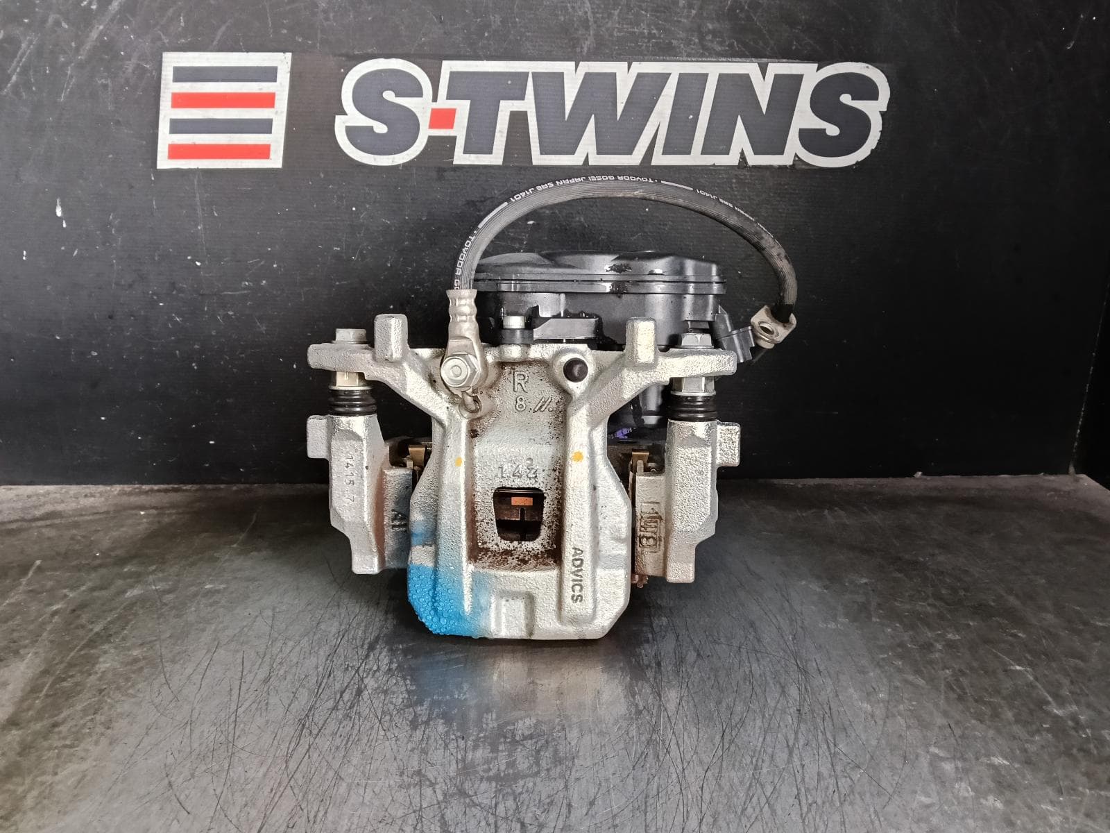 Used auto part listing image: 2021 TOYOTA RAV4 CALIPER RH REAR, XA50, 11/18-12/25 0000423012
