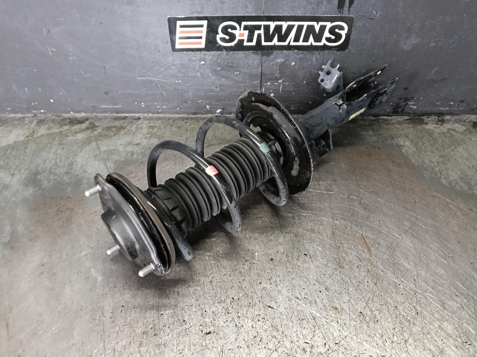 Used auto part listing image: 2021 TOYOTA RAV4 RIGHT FRONT STRUT XA50, PETROL, 11/18-12/25 0000423013