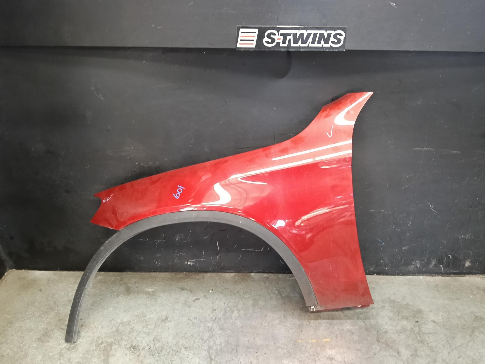 Used auto part listing image: 2017 MERCEDES GLC CLASS LEFT GUARD X253/C253, 09/15-03/23 0000423278