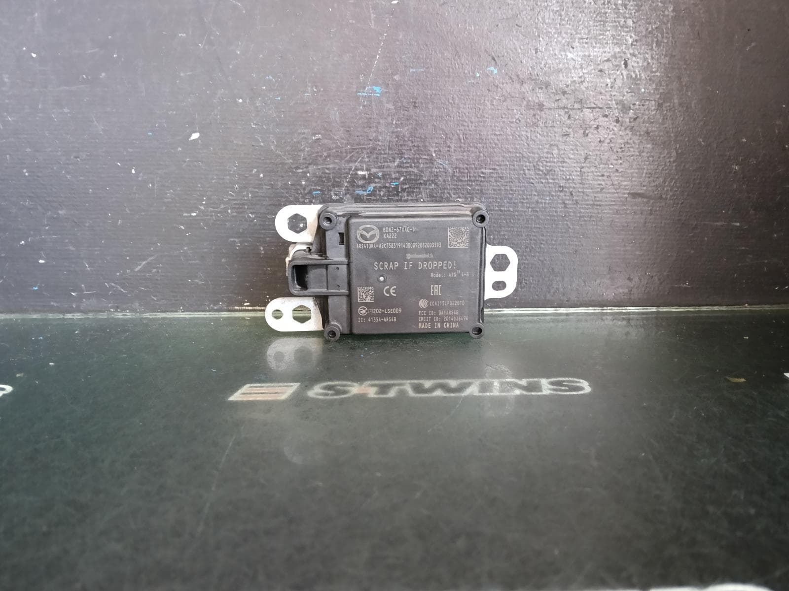 Used auto part listing image: 2020 MAZDA CX30 REVERSE CAMERA FRONT RADAR SENSOR (GRILLE MOUNTED), DM, 10/19- 0000423338