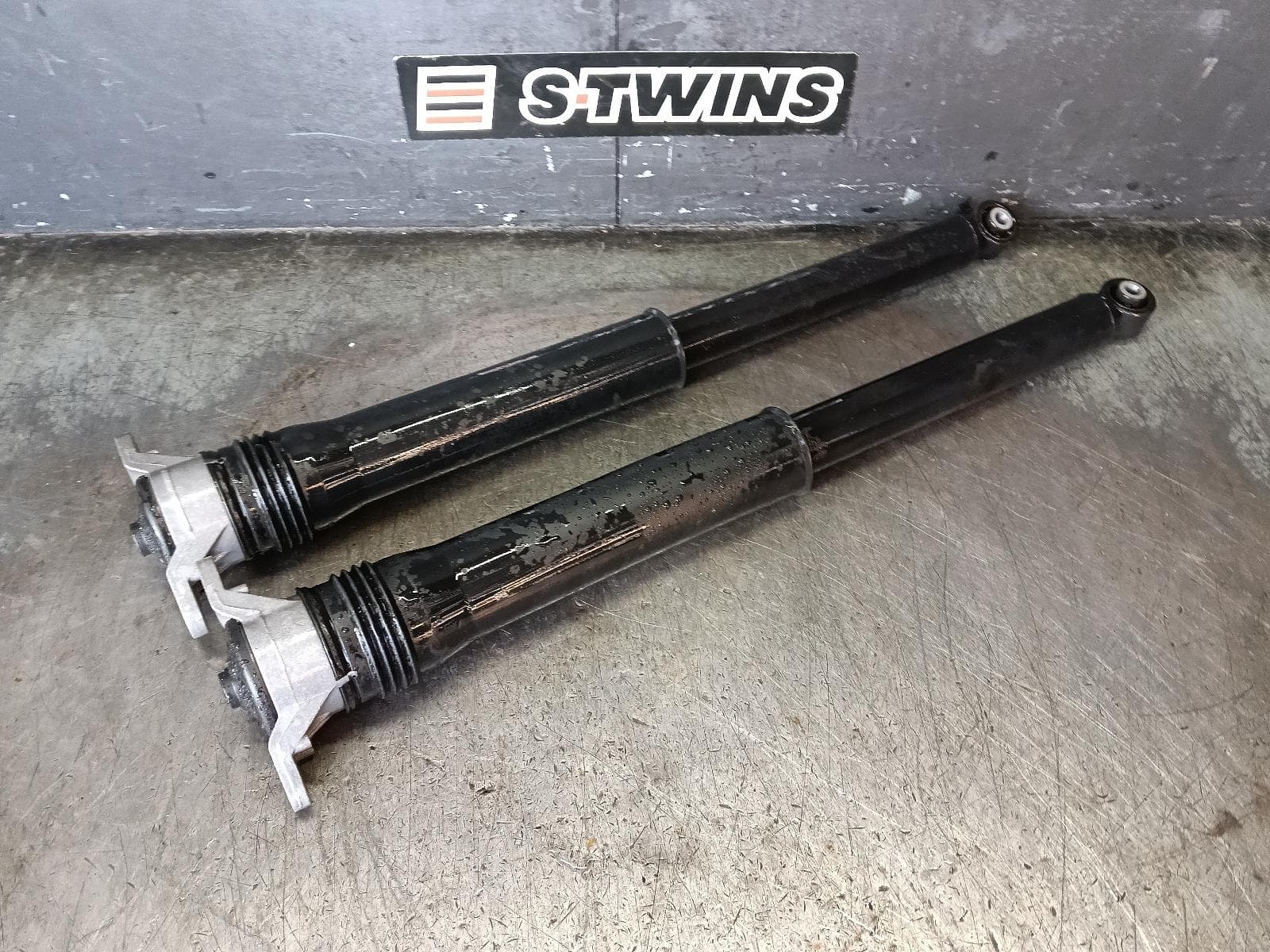 Used auto part listing image: 2020 MAZDA CX30 SHOCK ABSORBER DM, REAR, FWD, PAIR, 10/19- 0000423341