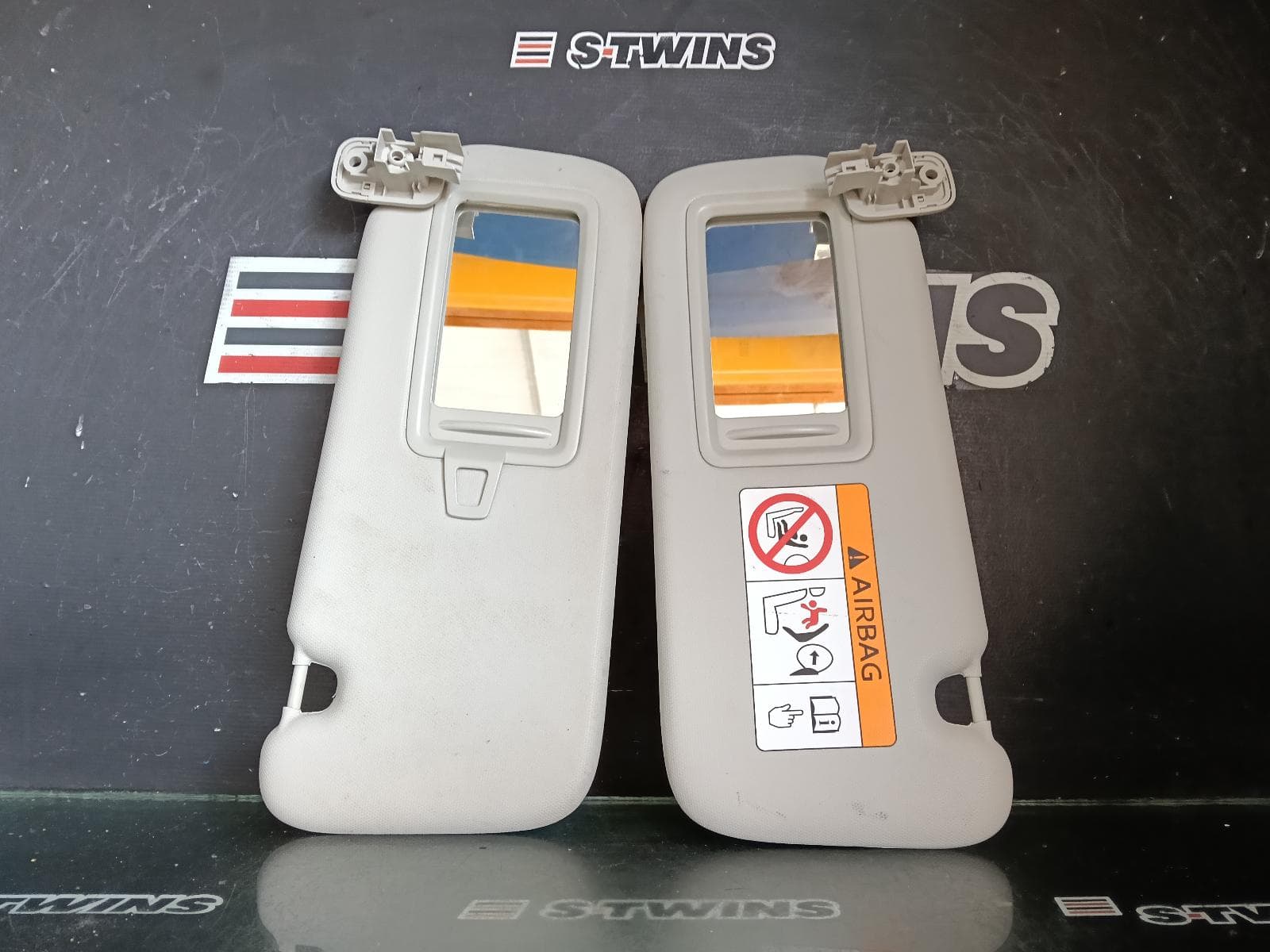 Used auto part listing image: 2020 MAZDA CX30 SUNVISOR DM, PAIR, 10/19- 0000423342
