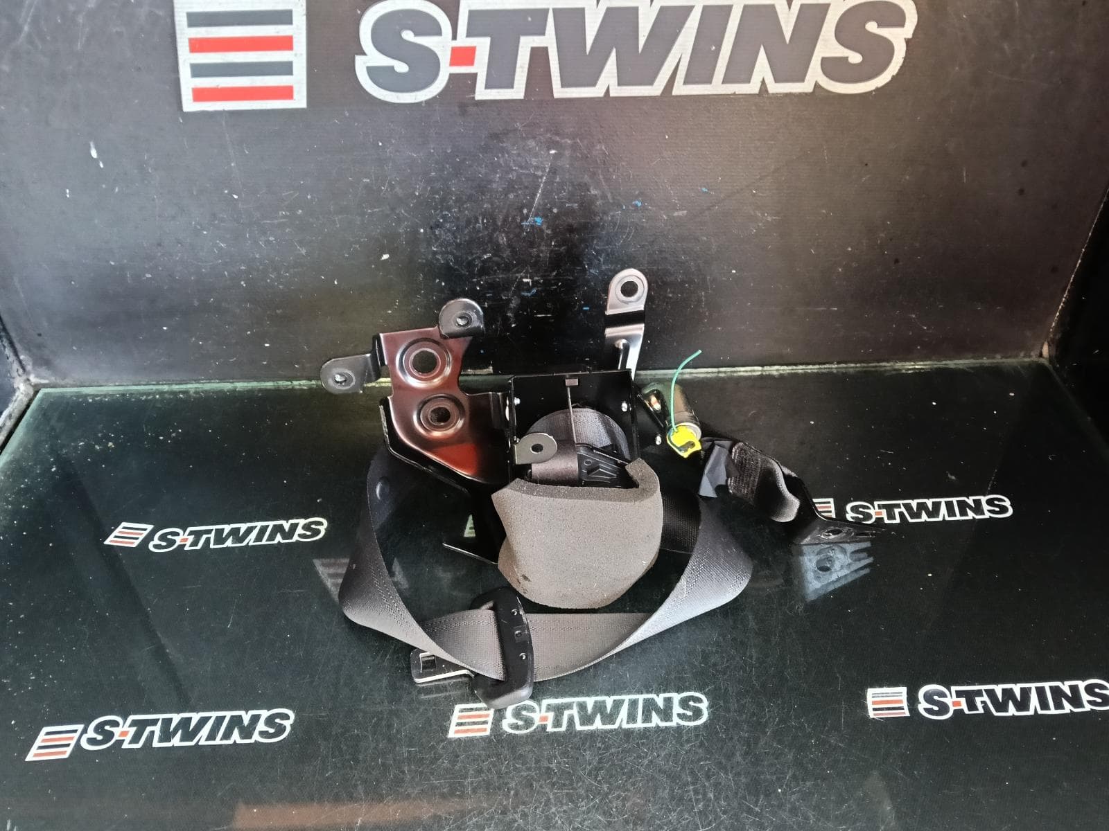 Used auto part listing image: 2020 MAZDA CX30 SEAT BELT STALK RH REAR, SEAT BELT ONLY, DM, 10/19- 0000423345